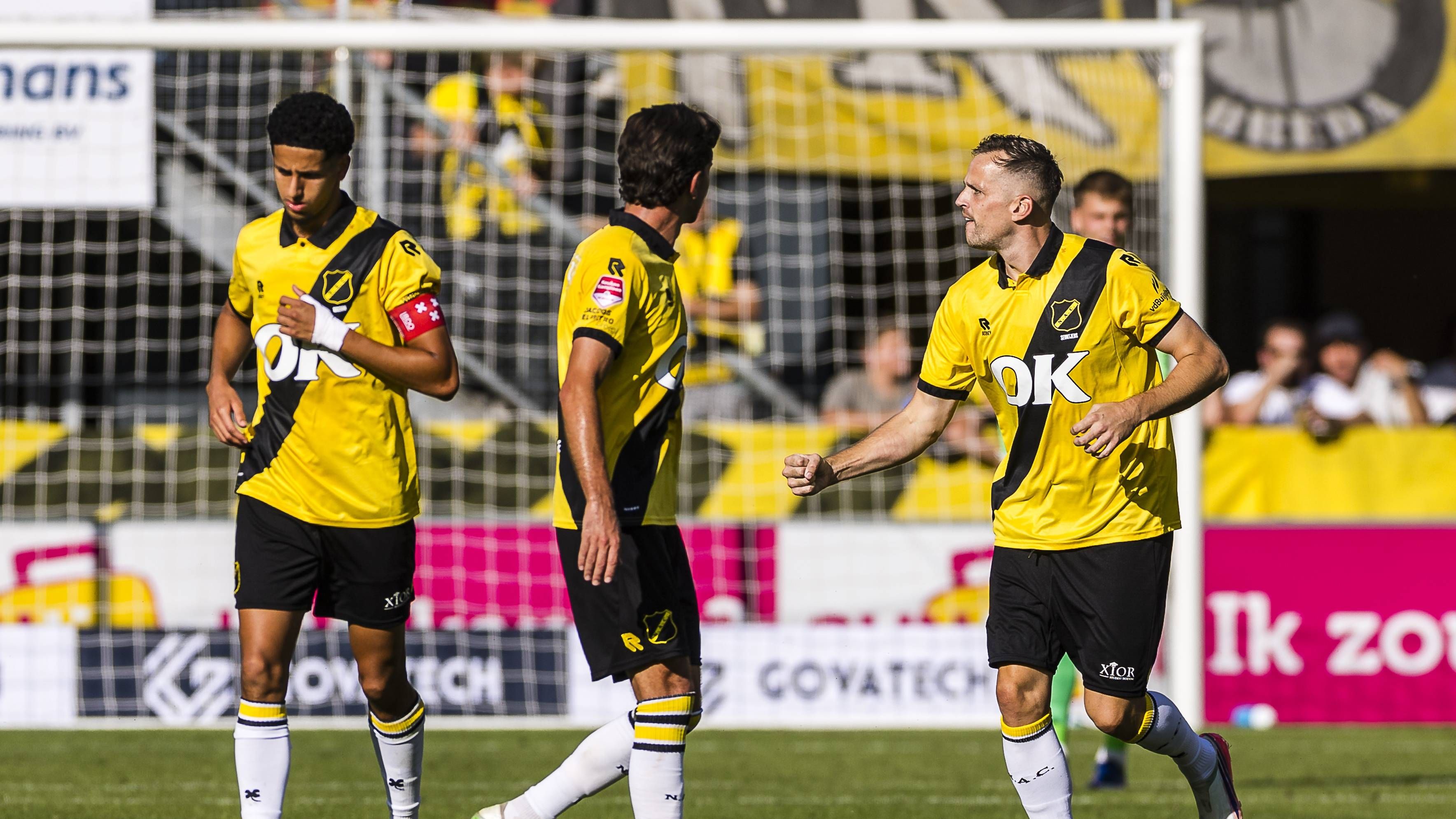 NAC Breda wint na spektakelstuk vol fouten van veerkrachtig Jong Ajax