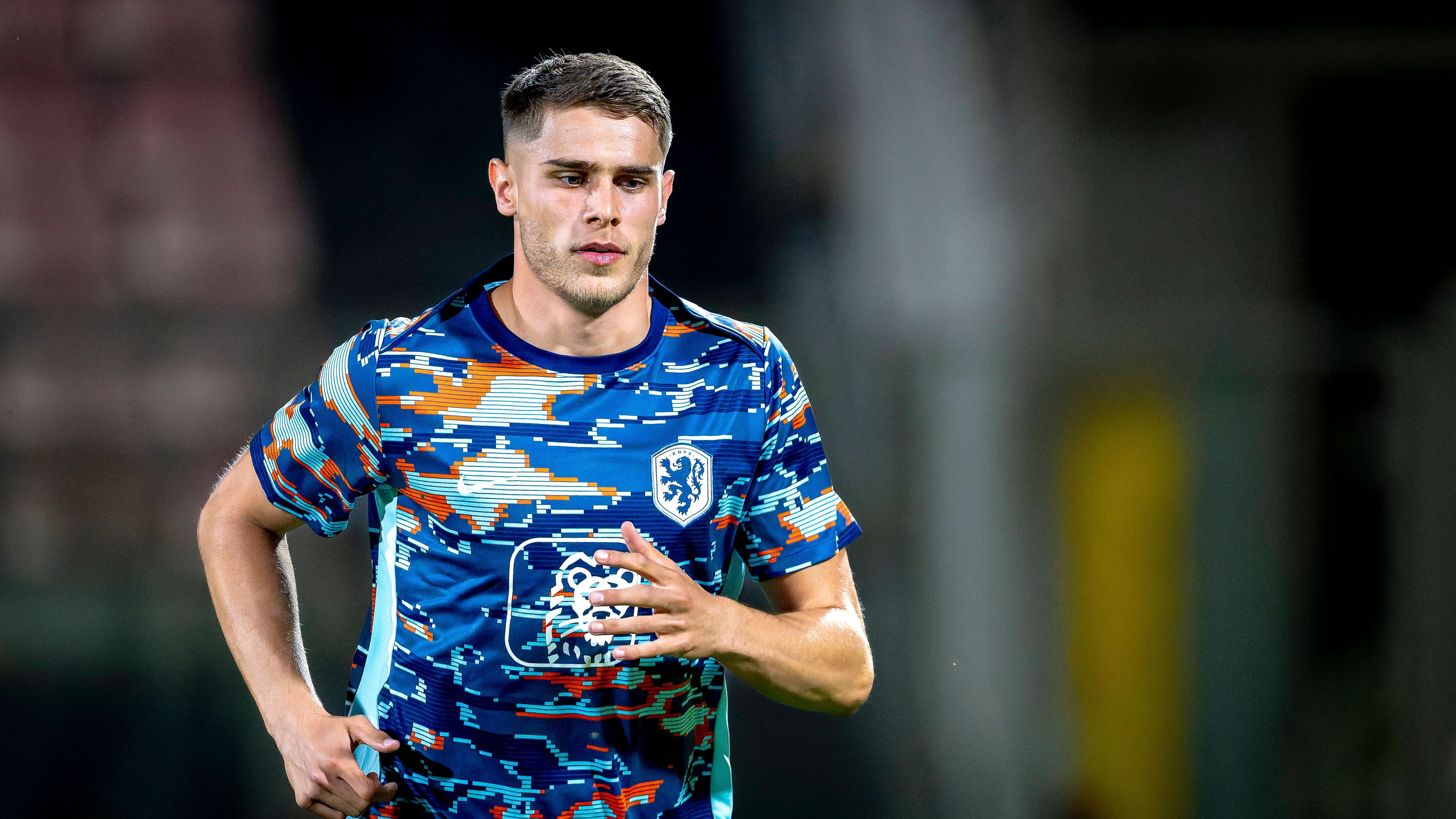 Micky van de Ven stoort zich enorm aan één man op het veld tijdens Malta - Nederland: 'Heel raar'