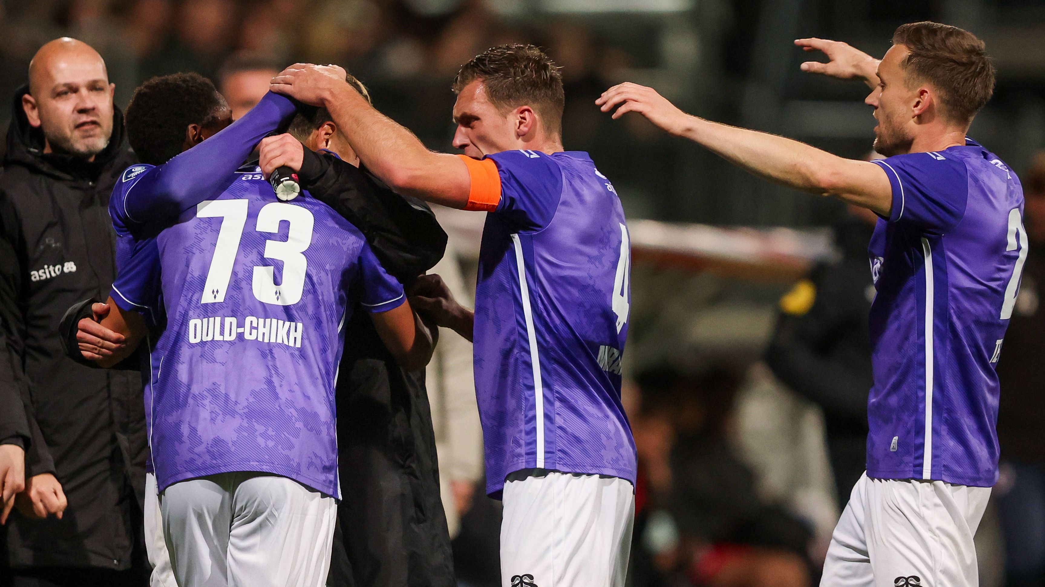 Herboren Heracles Almelo toont veerkracht en boekt mede dankzij penaltyheld Jansink tweede zege op r