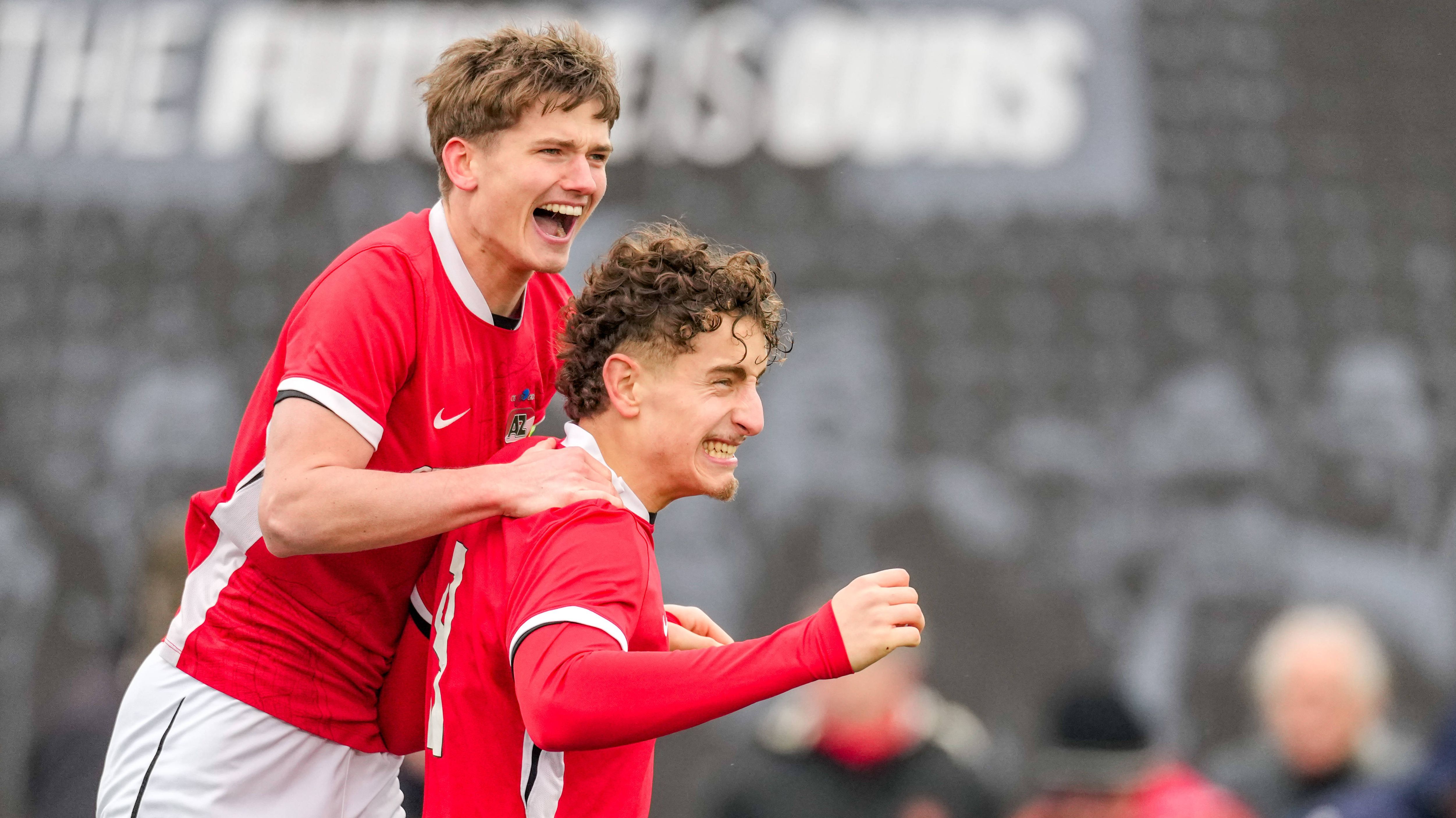 AZ dendert door en levert zeer indrukwekkende prestatie in de Youth League