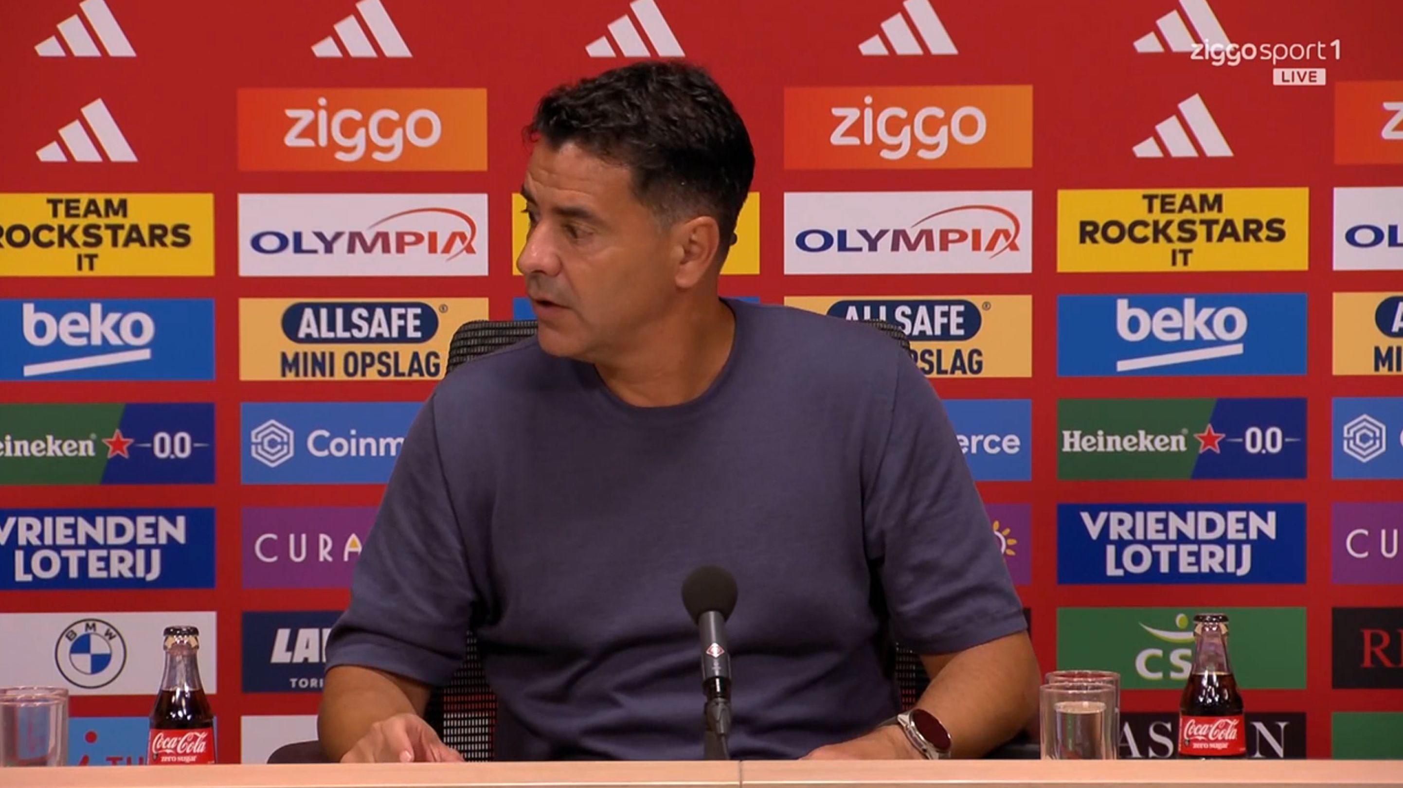 Ajax-fans verontwaardigd over tolk tijdens persconferentie Míchel