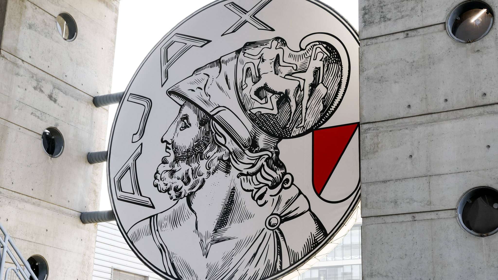 Geschenk 125-jarig bestaan Ajax wordt plots massaal verkocht op