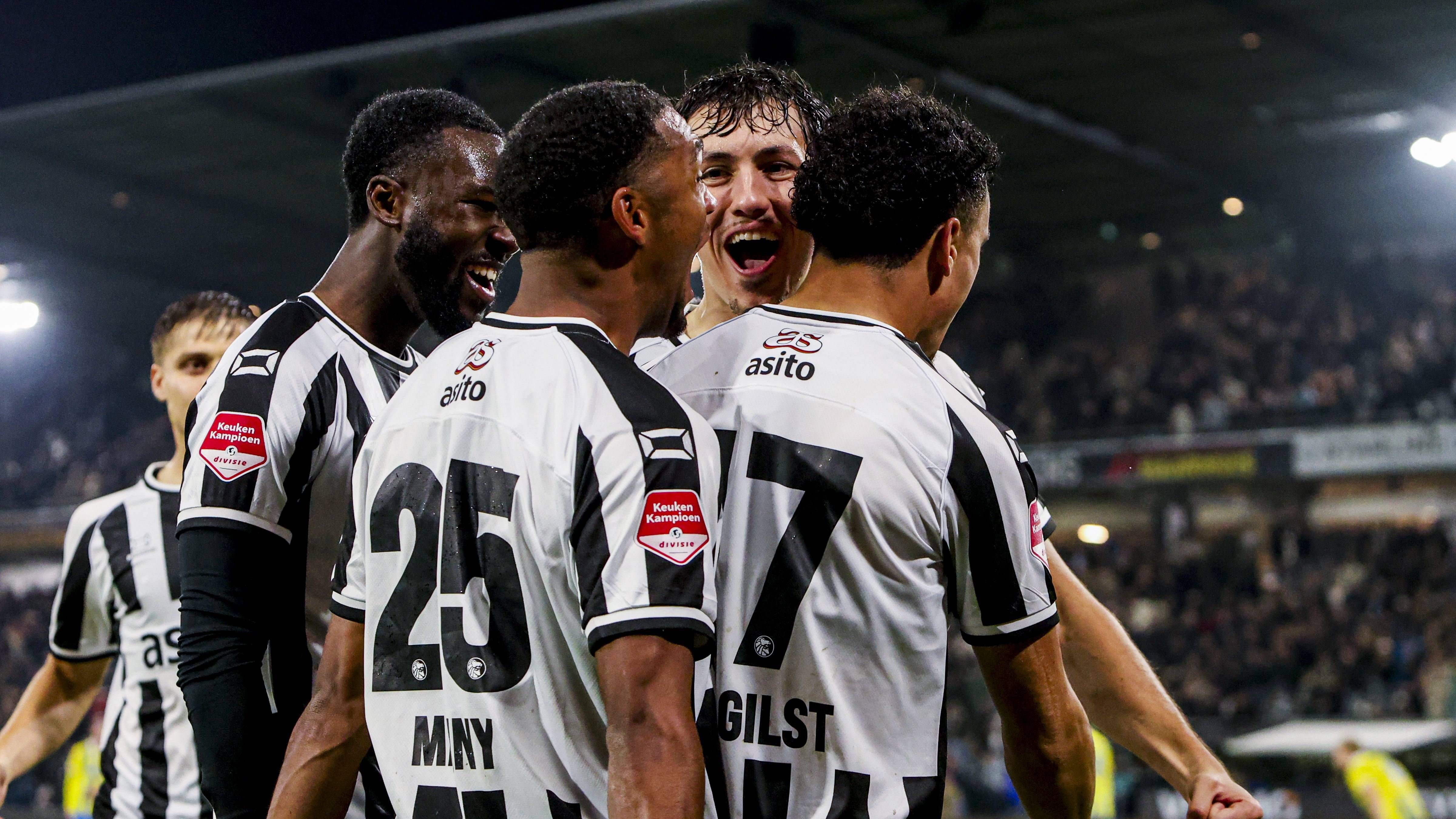 Heracles Almelo pakt periodetitel in Keuken Kampioen Divisie met overtuigende zege op RKC Waalwijk