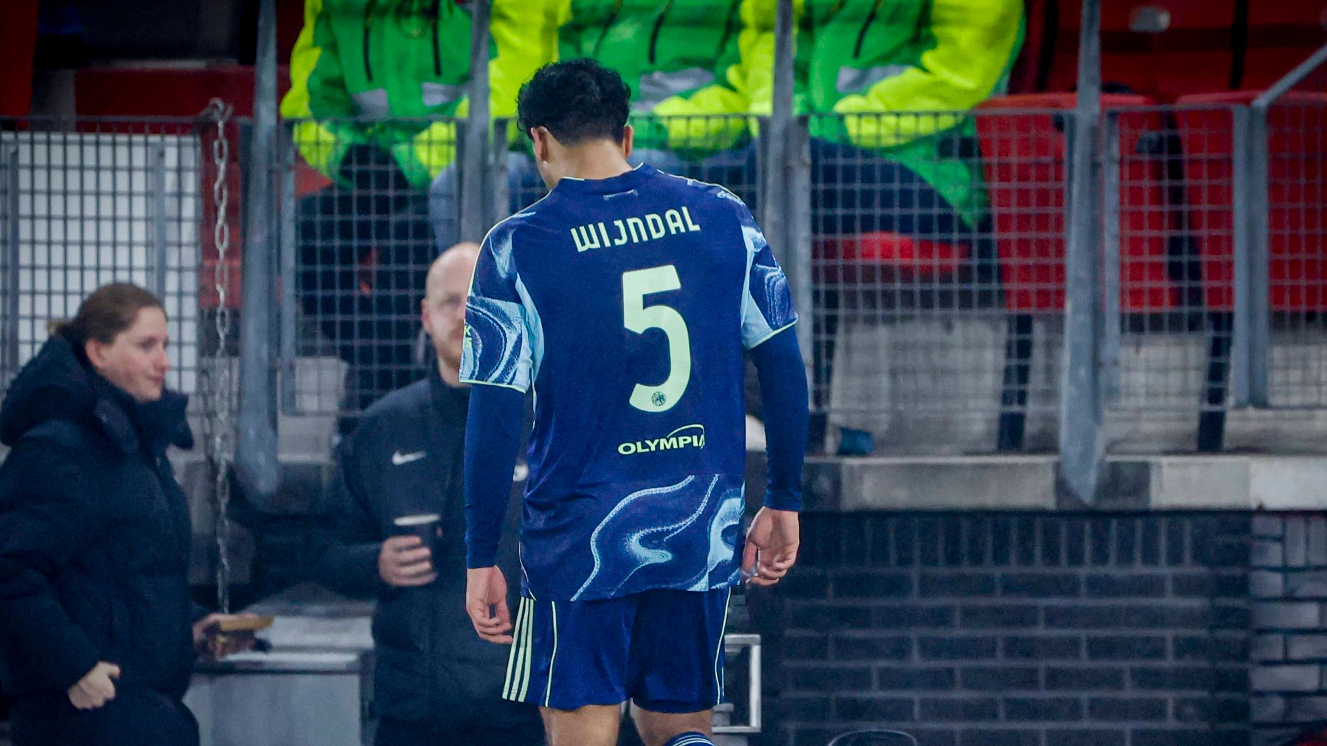 Ajax hoort schorsing Wijndal na directe rode kaart in bekerafgang