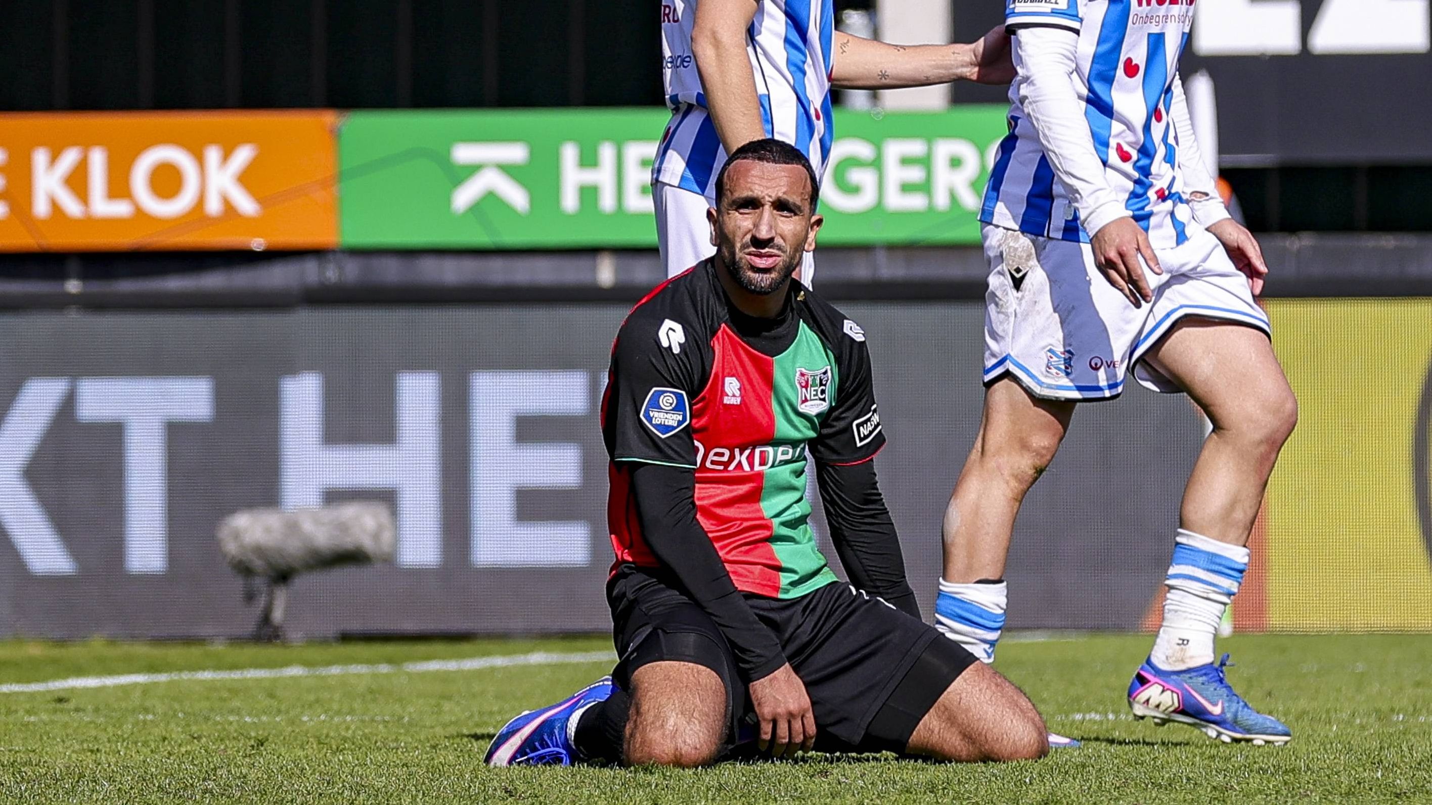 Ajax en Feyenoord kunnen zich kronen tot winnaar van het weekend na doelpuntrijk duel in Nijmegen