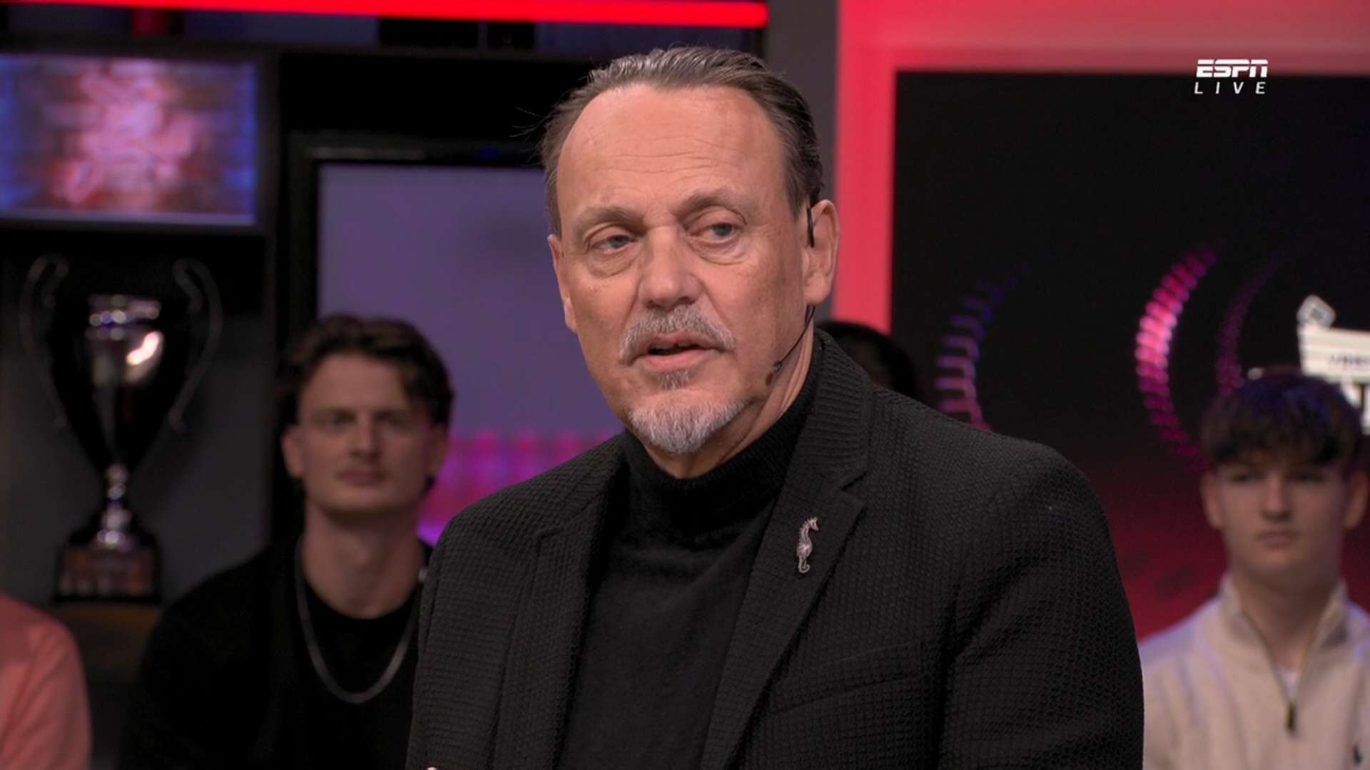 Hugo Borst Hugo Borst kritisch op het bestuur van de KNVB: ‘Dat is wanbeleid van ...