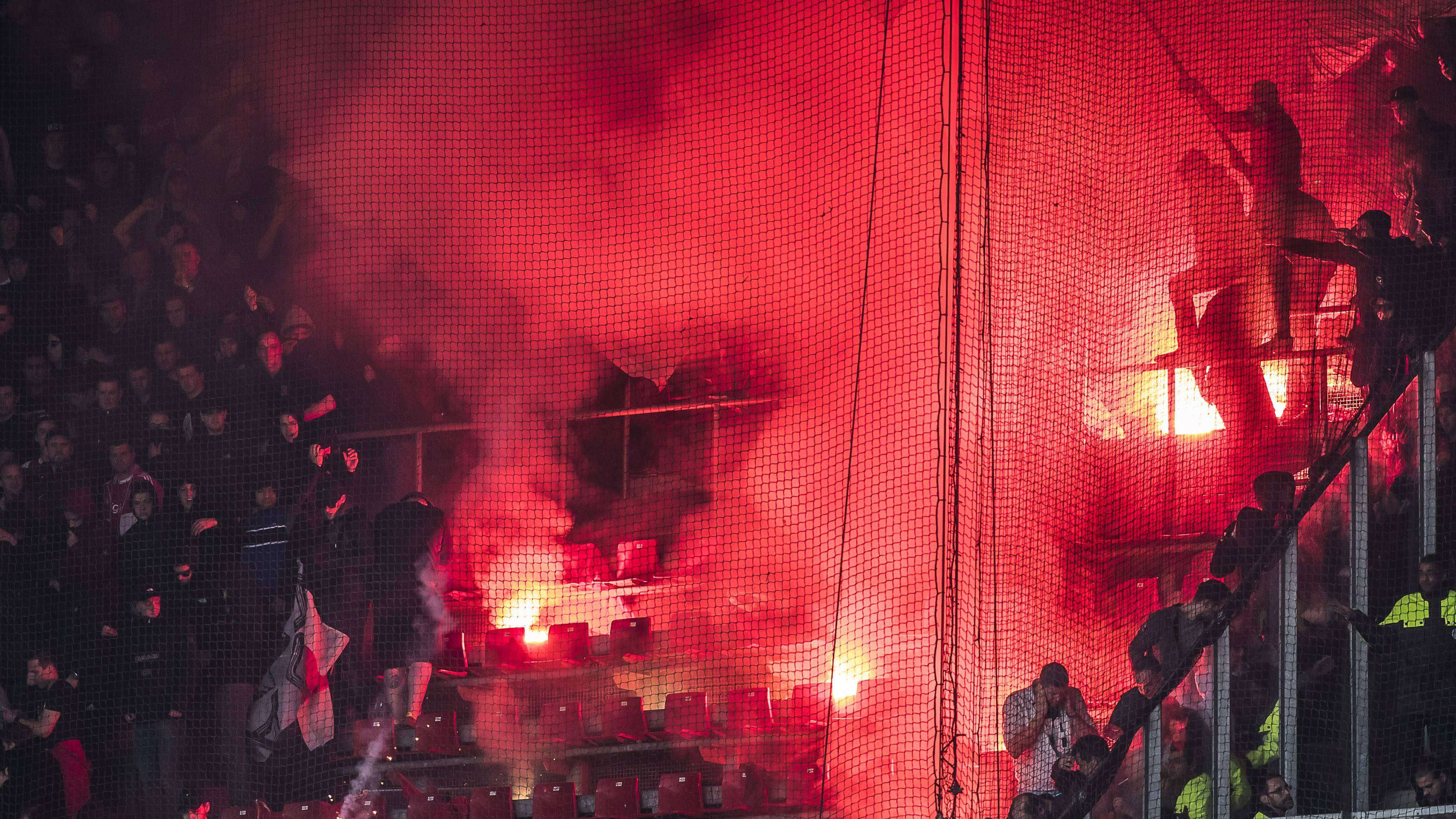 Vuurwerk Fans Eredivisie Uitvak