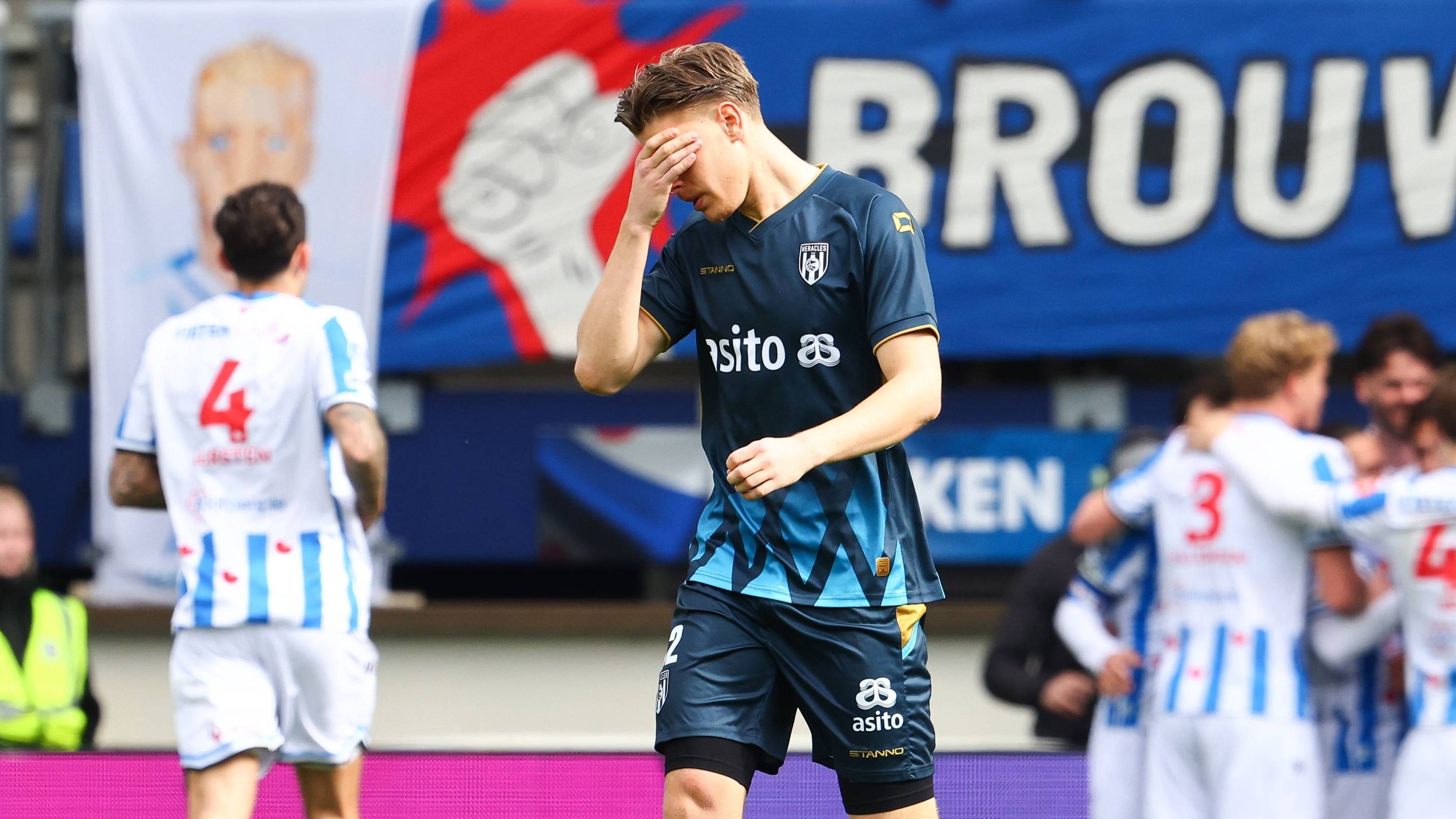 SC Heerenveen is effectief en drukt Heracles Almelo verder in het moeras