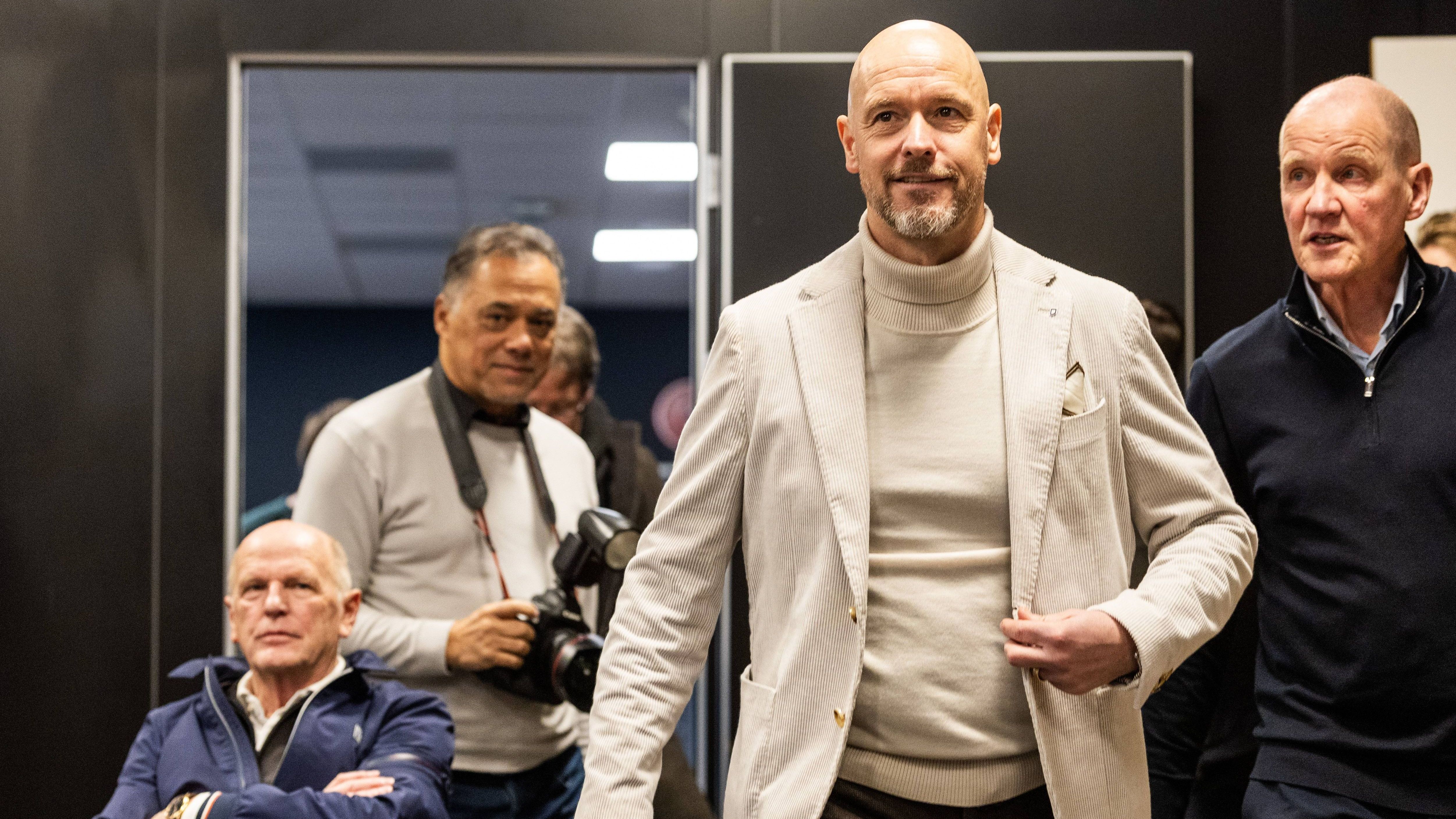 Erik ten Hag laat er geen gras over groeien en gaat bij FC Twente direct heel belangrijk gesprek voe