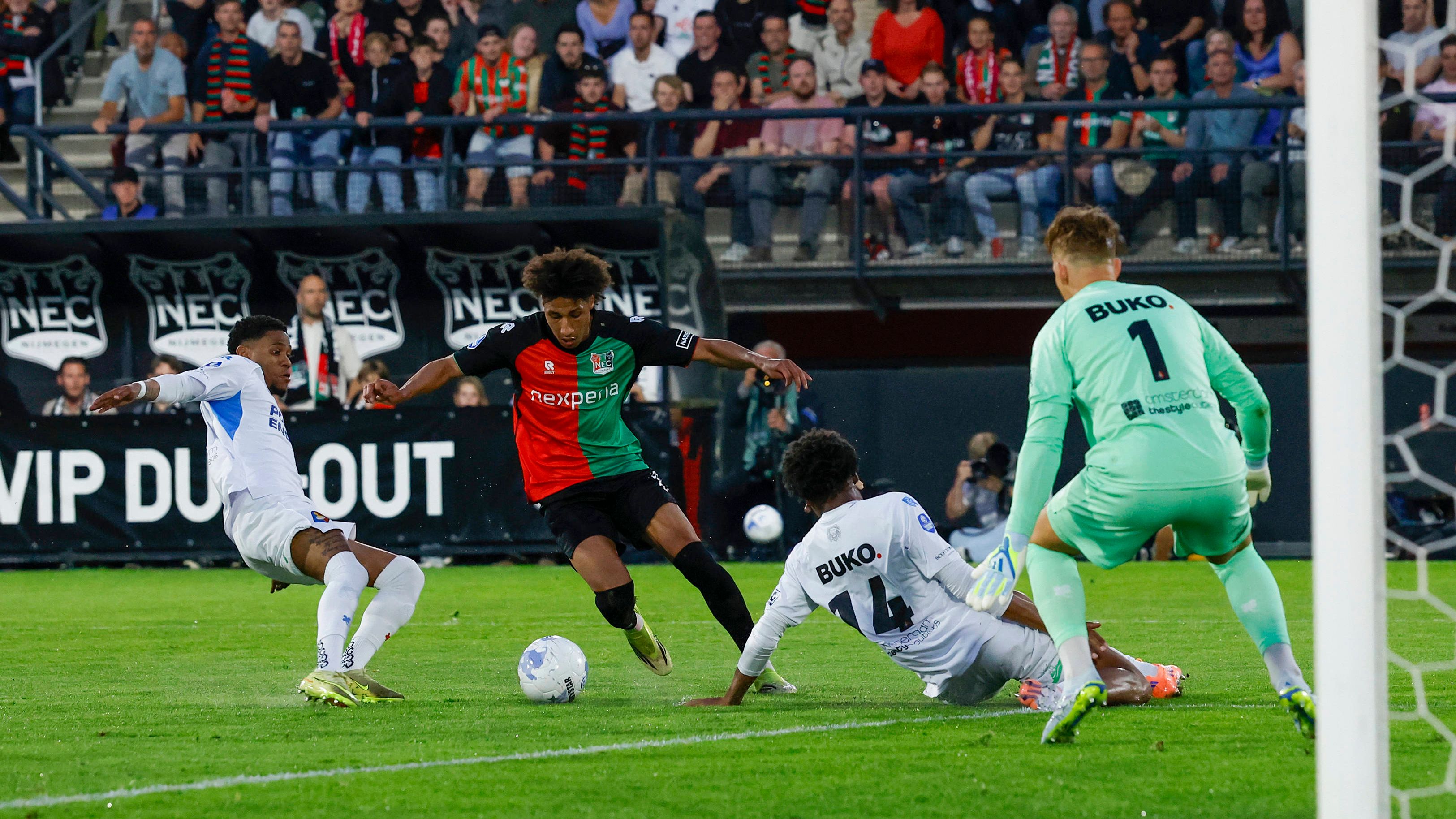 Directeur Wilco van Schaik haalt uit na NEC - Telstar: ‘Ongekend, ik word er strontziek van!’