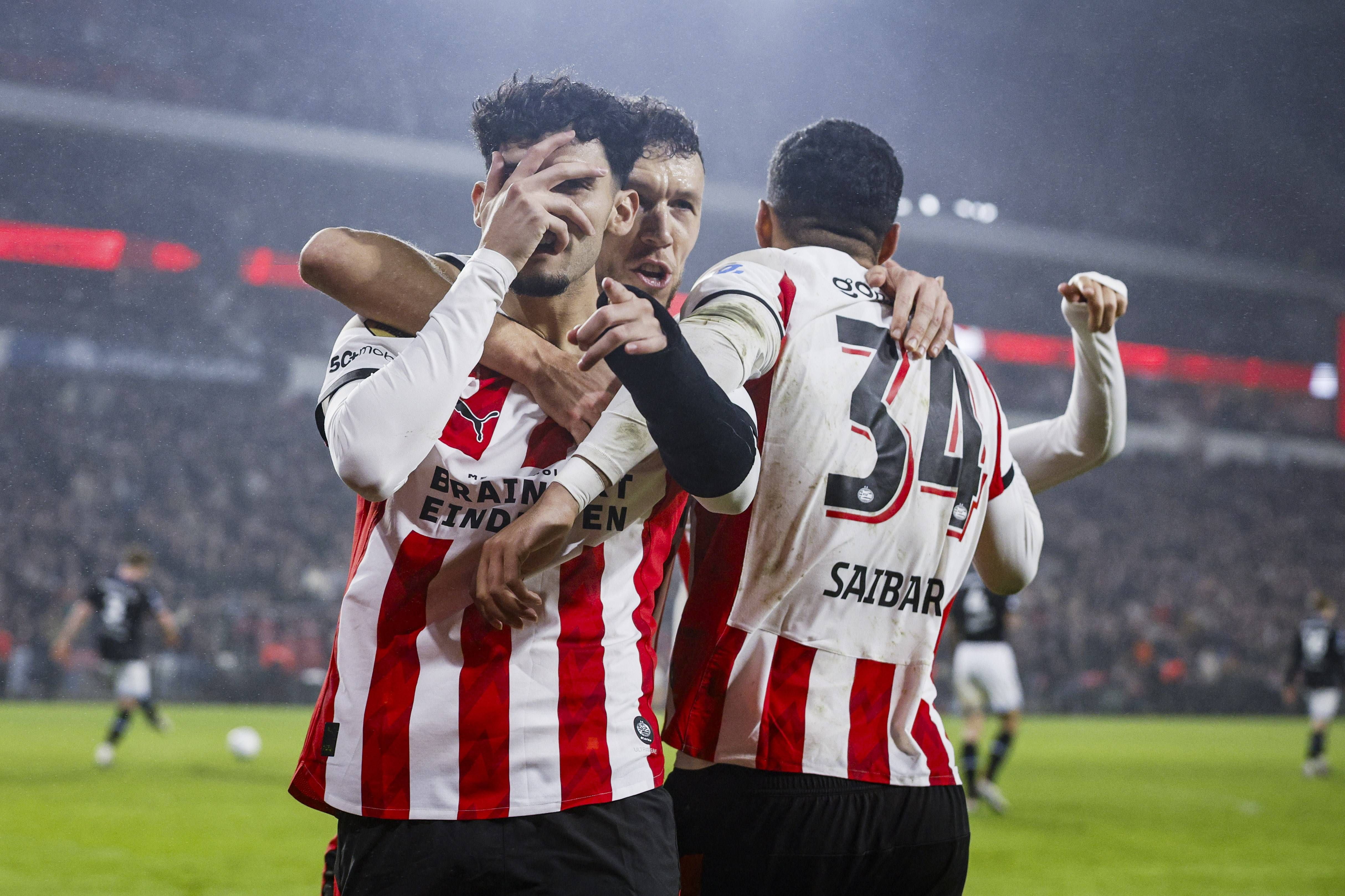 PSV komt met schrik vrij tegen Heerenveen; Pepi keert terug met heerlijke goal