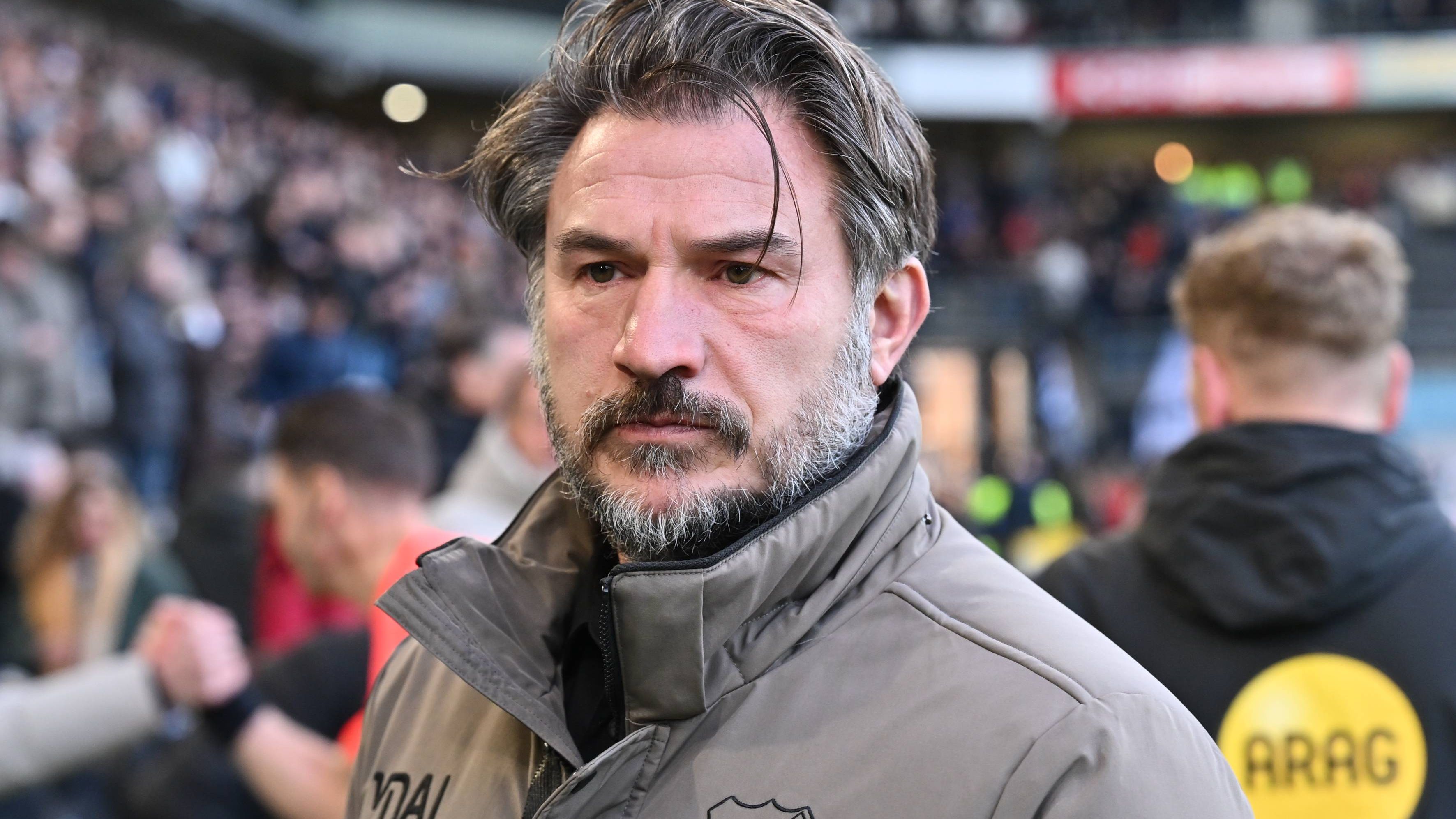 Carl Hoefkens verrast en laat voormalig publiekslieveling (33) plots meetrainen bij NAC Breda