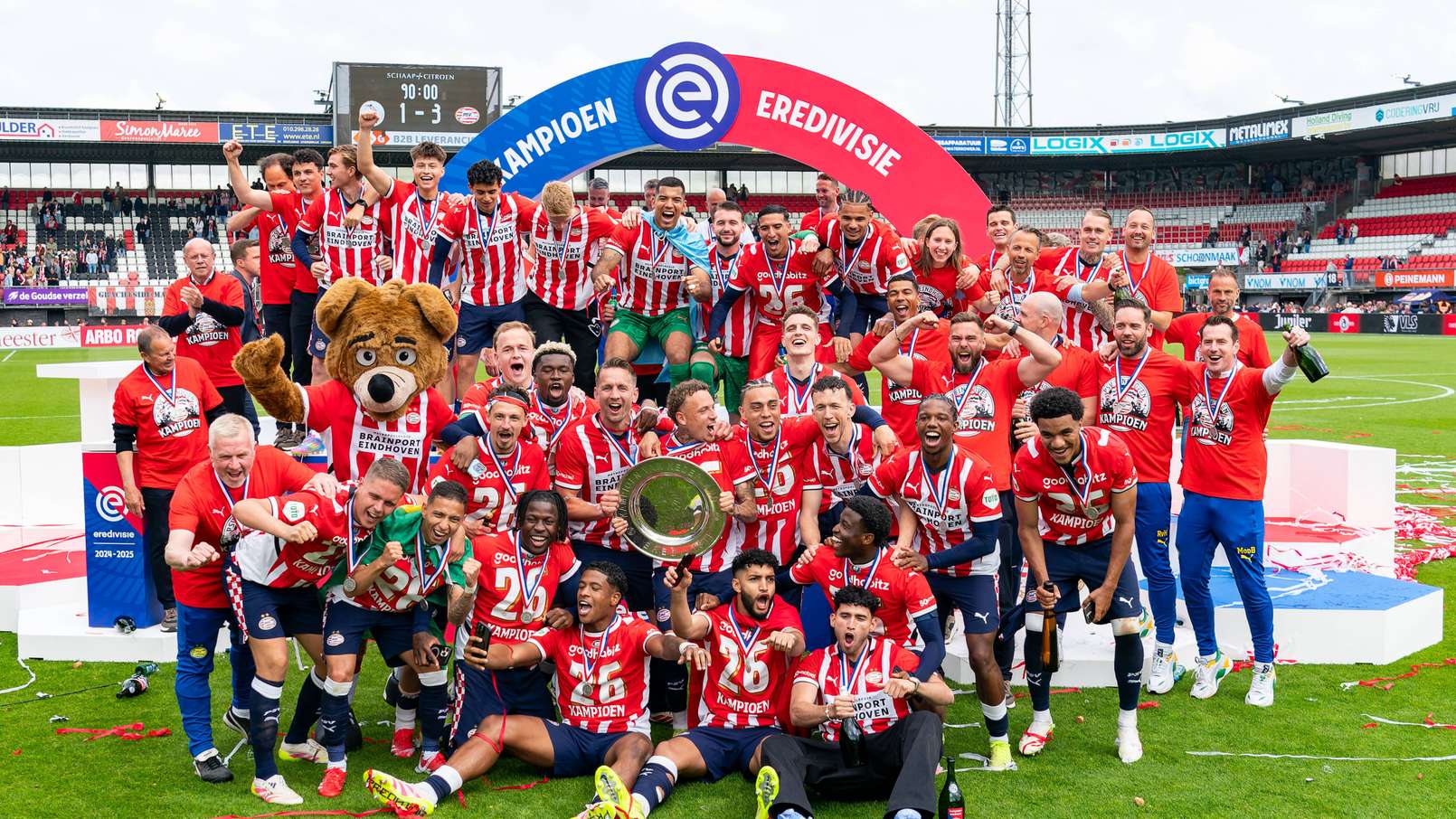 PSV onthult het nieuwe thuisshirt | Voetbalzone