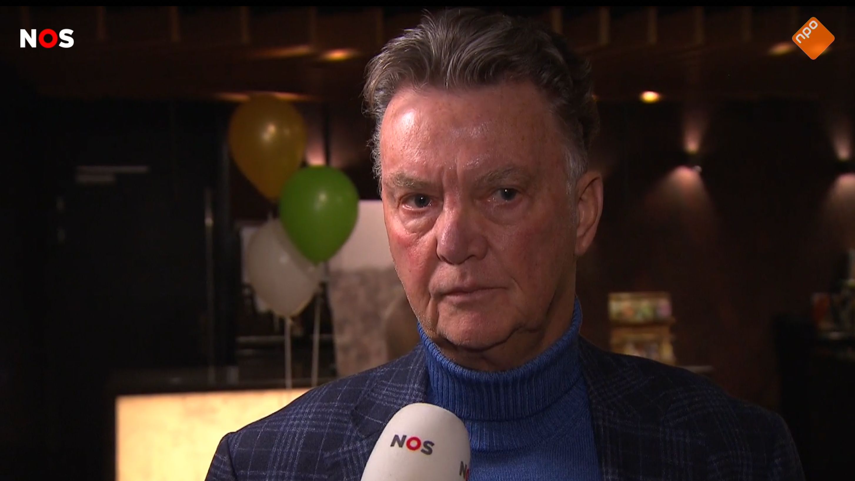 Louis van Gaal moet secondenlang nadenken en zegt dan iets heel pijnlijks over Ajax