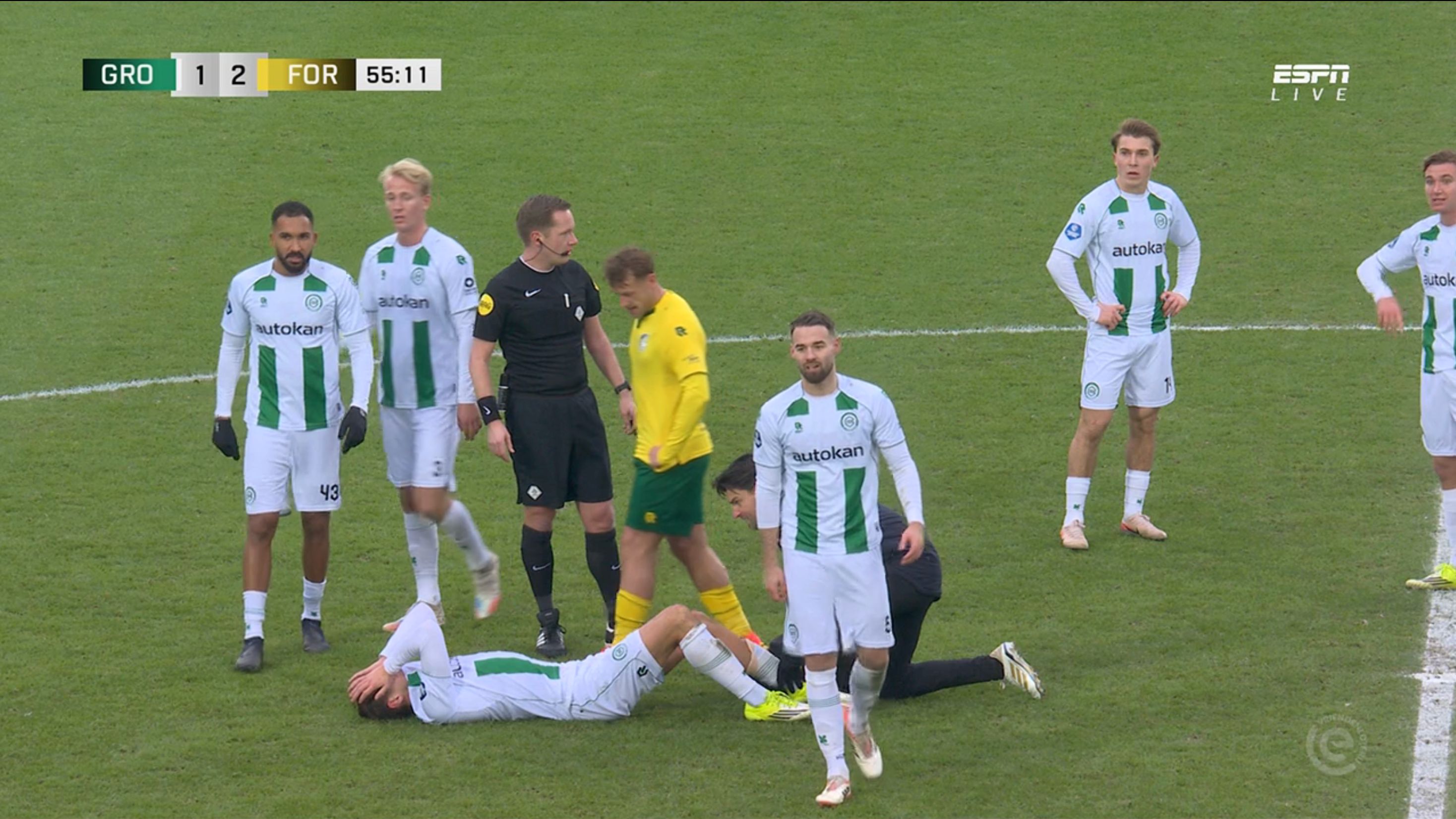 Stije Resink heeft veel pijn en moet enkele dagen voor einde transferperiode geblesseerd eraf