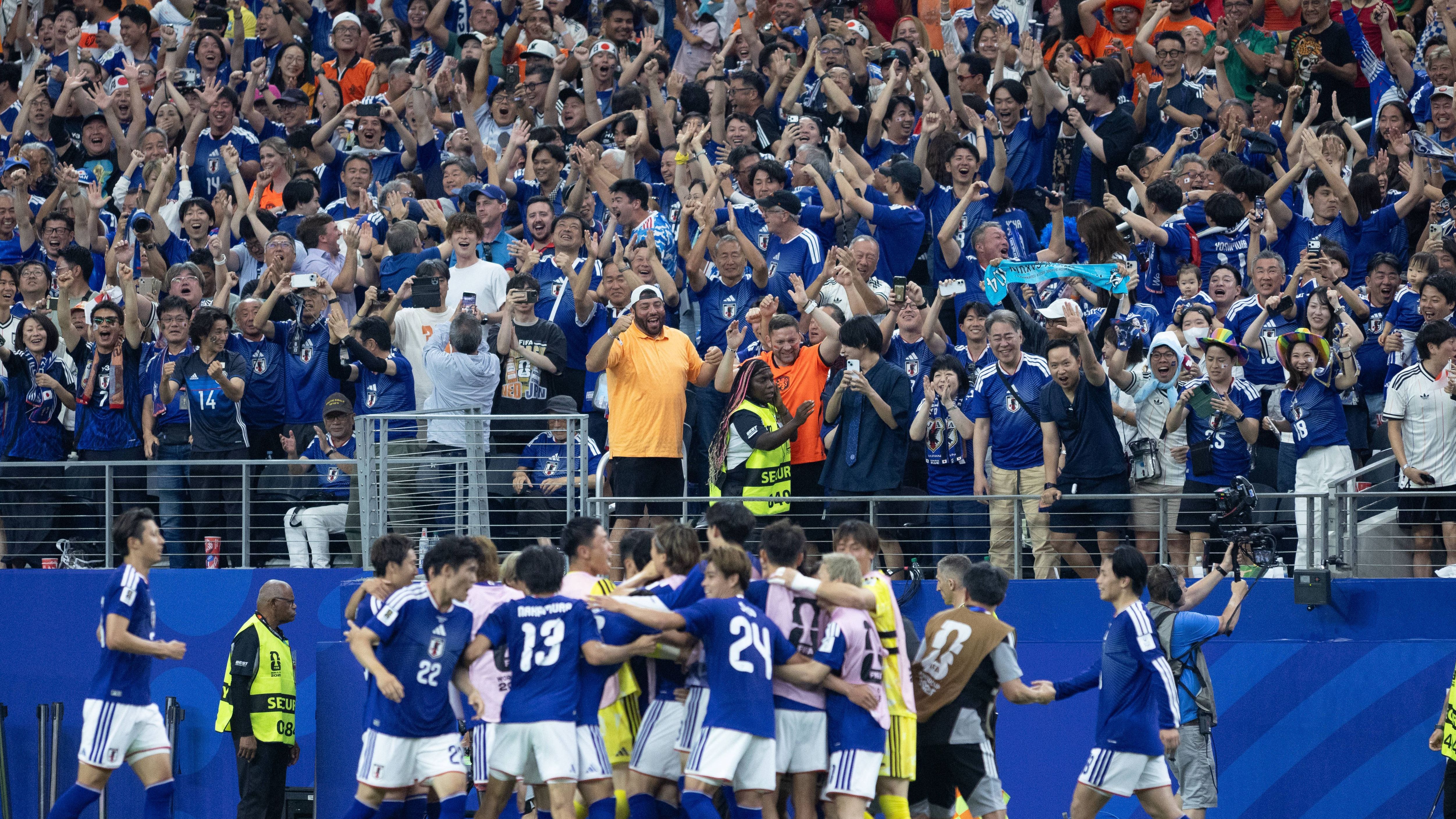 Japanese Fans Wow World With World Cup Stadium Cleanup