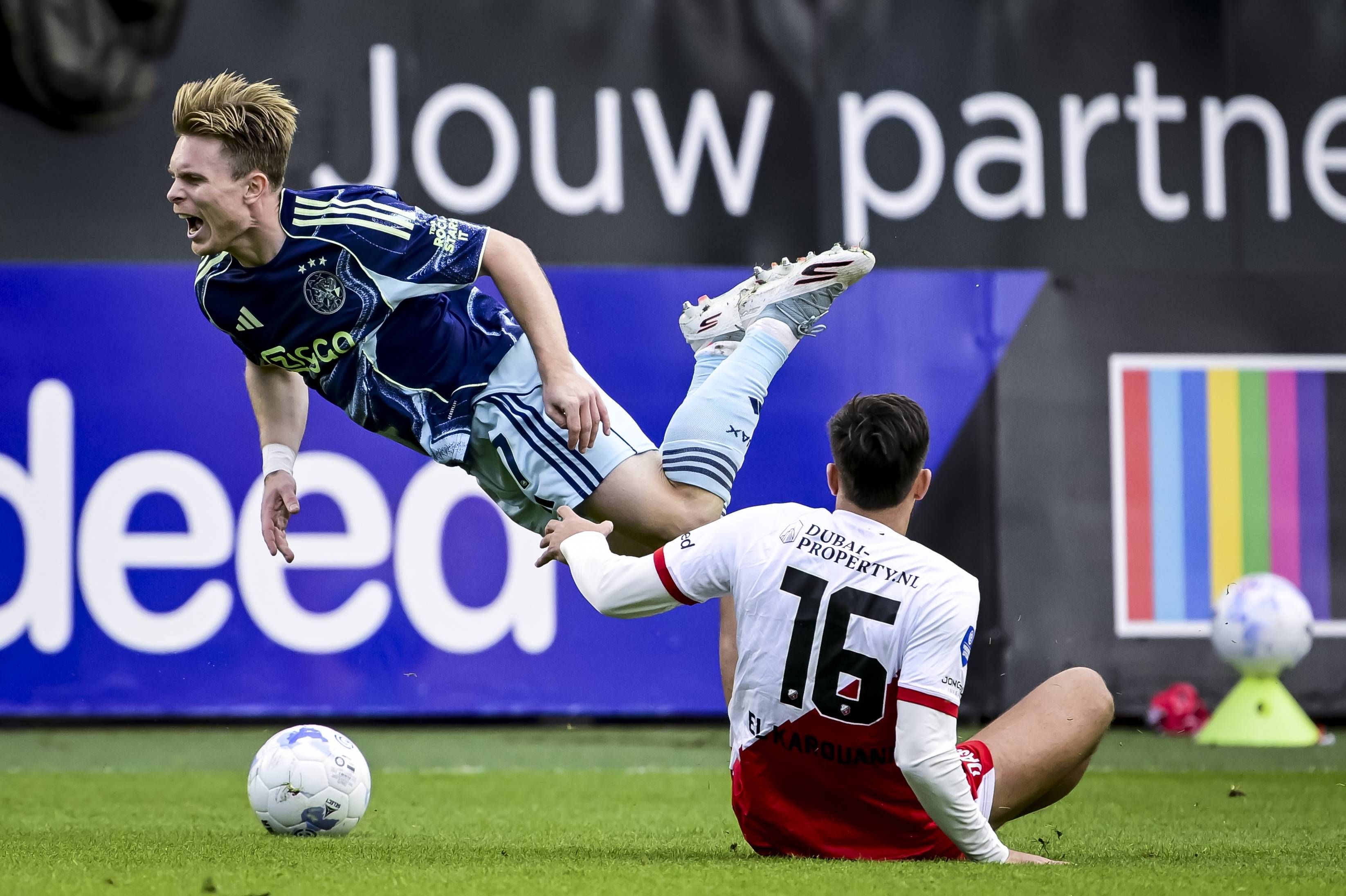 Het internet gaat helemaal los op optreden van Danny Makkelie bij Utrecht - Ajax