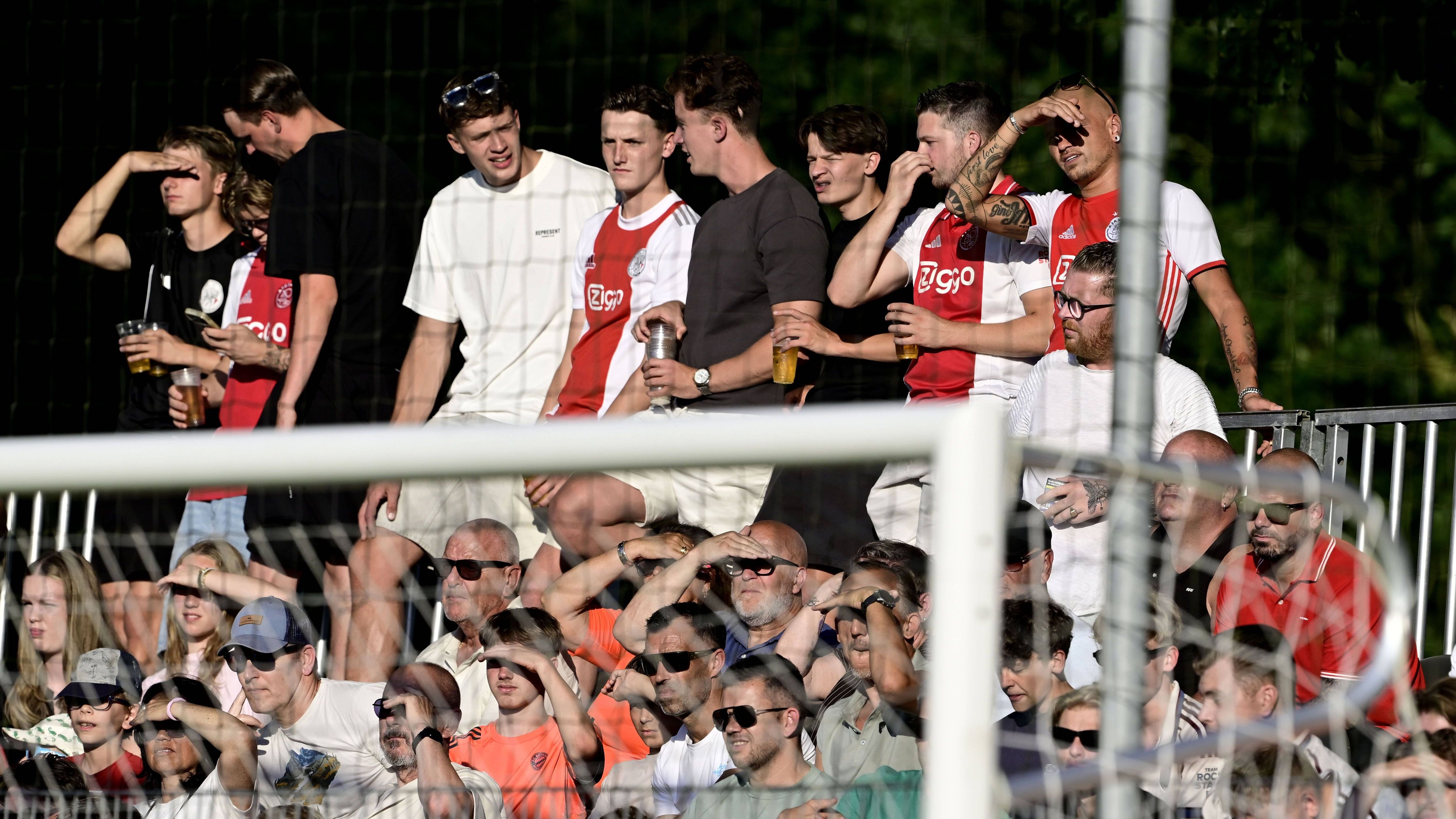 Ajax-supporters in verwarring over Wolves-transfernieuws