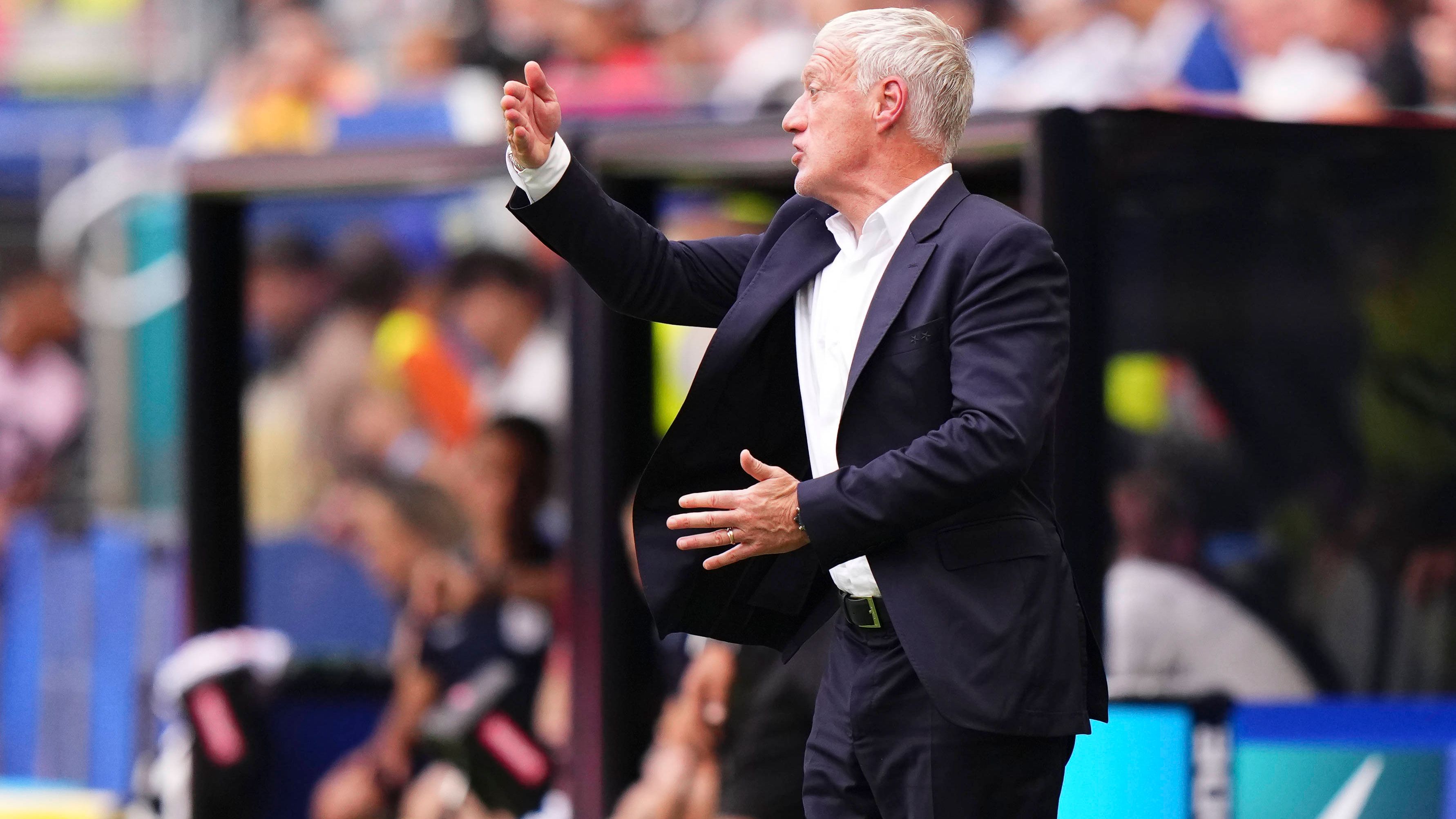 Franse Voetbalster Rayan Cherki in Conflict met Bondscoach Deschamps