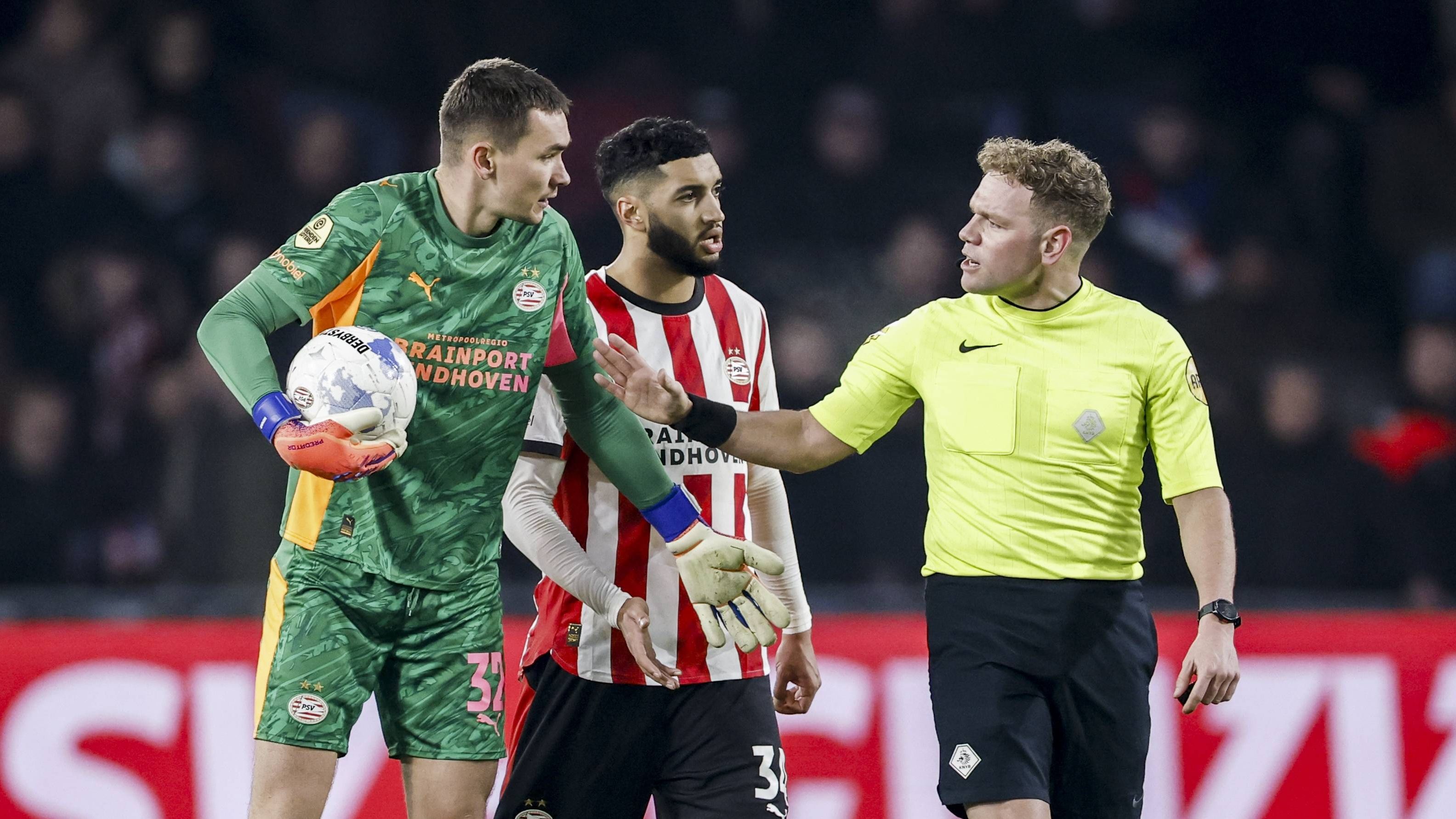 Woedende Michiel Kramer meldt zich tijdens PSV - Heracles Almelo op X