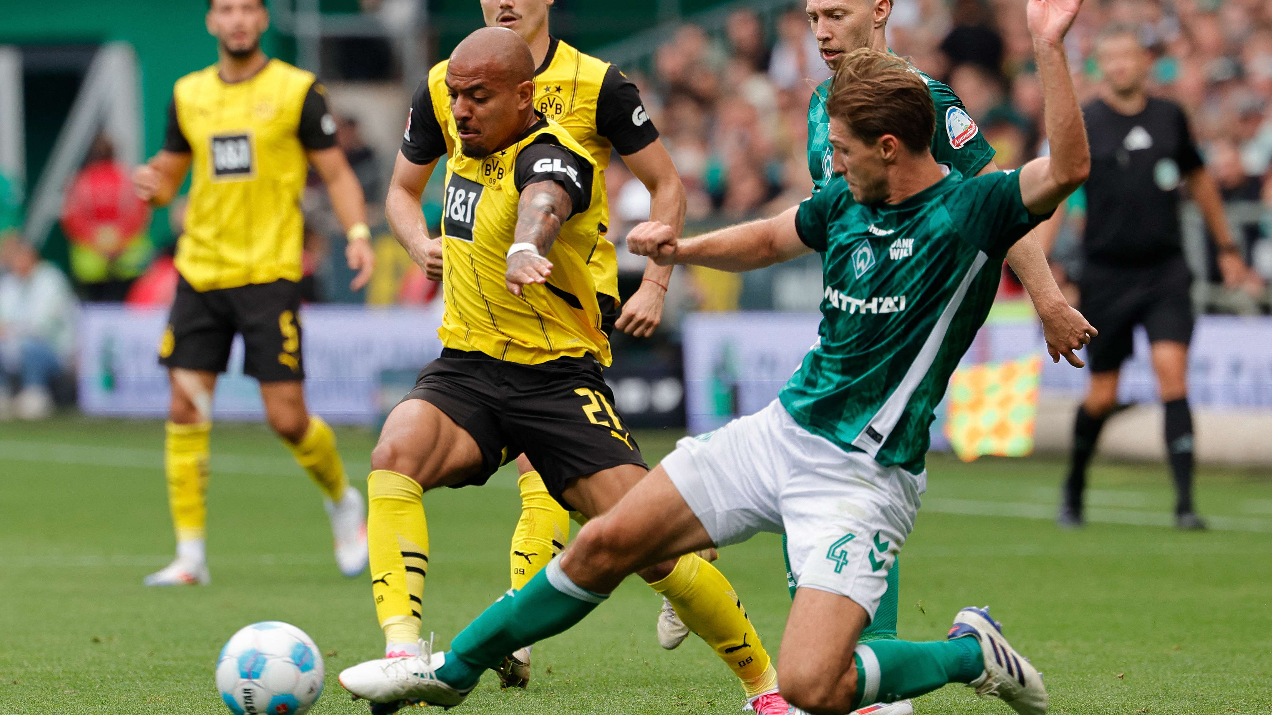 FBL-GER-BUNDESLIGA-BREMEN-DORTMUND