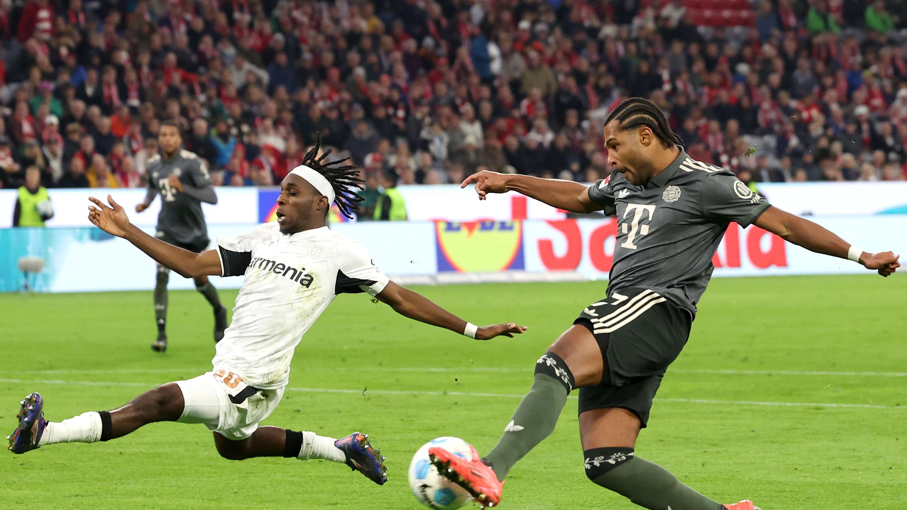 FC Bayern München v Bayer 04 Leverkusen - Bundesliga