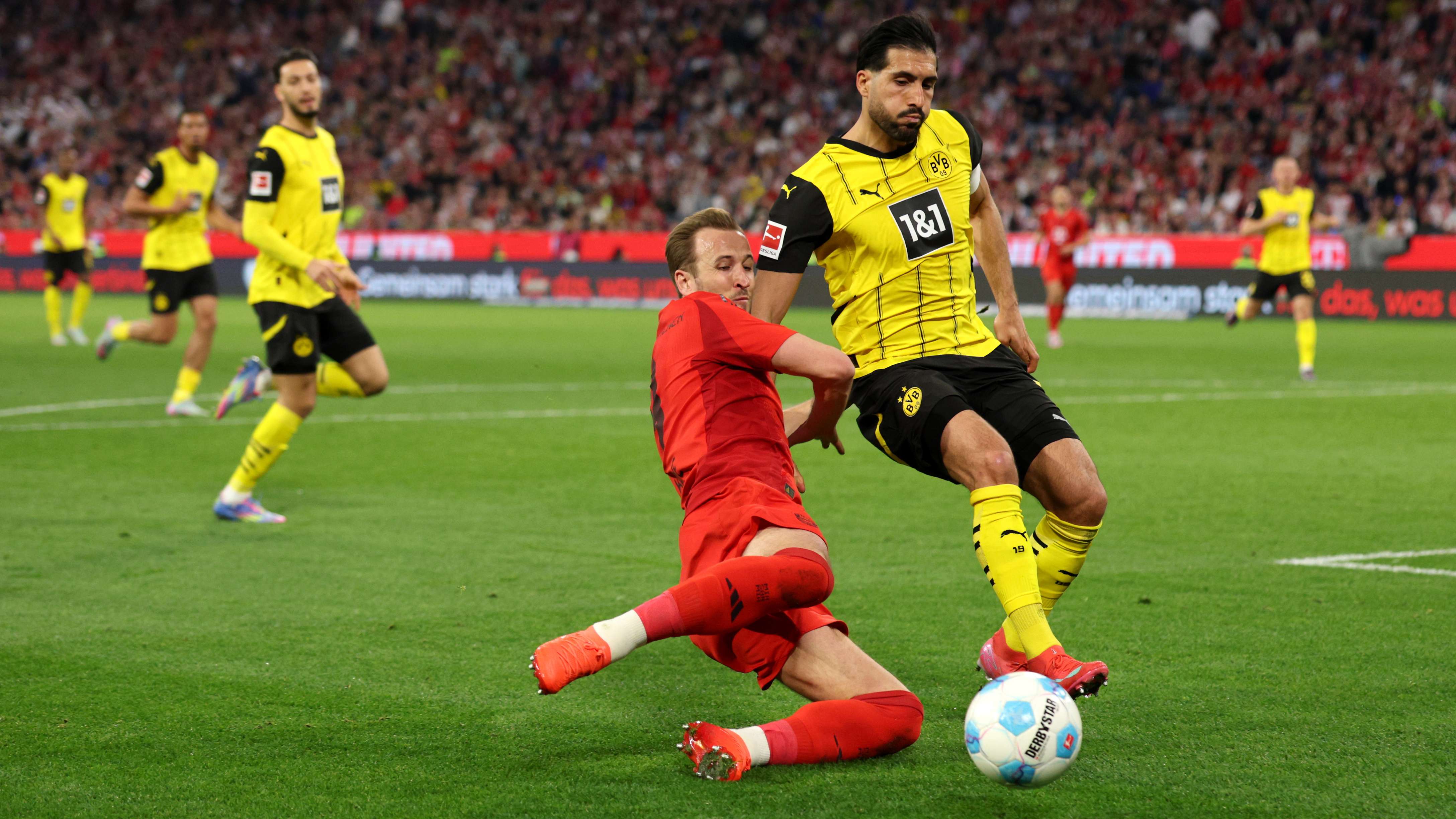 FC Bayern München v Borussia Dortmund - Bundesliga
