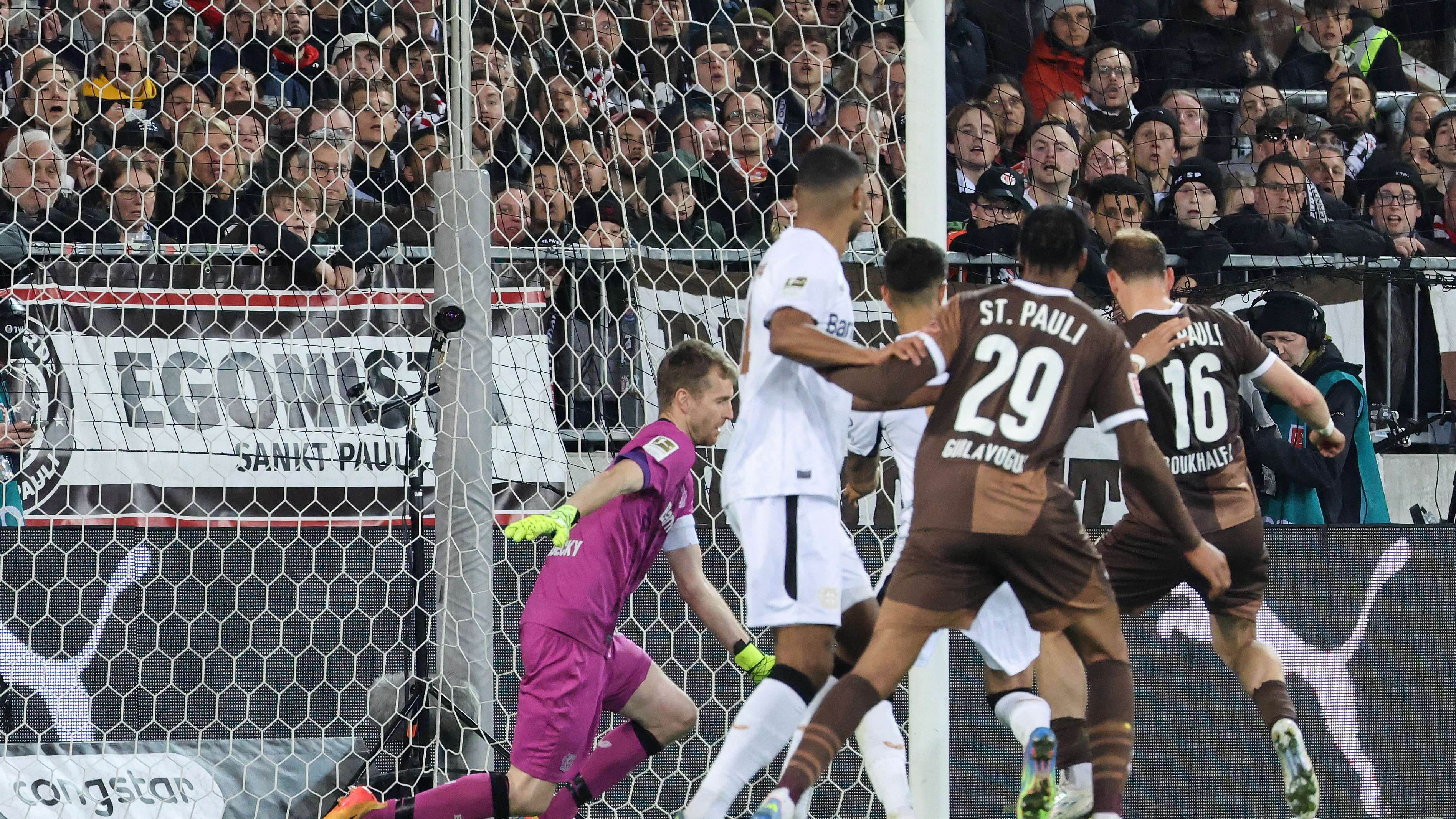 FBL-GER-BUNDESLIGA-ST PAULI-LEVERKUSEN