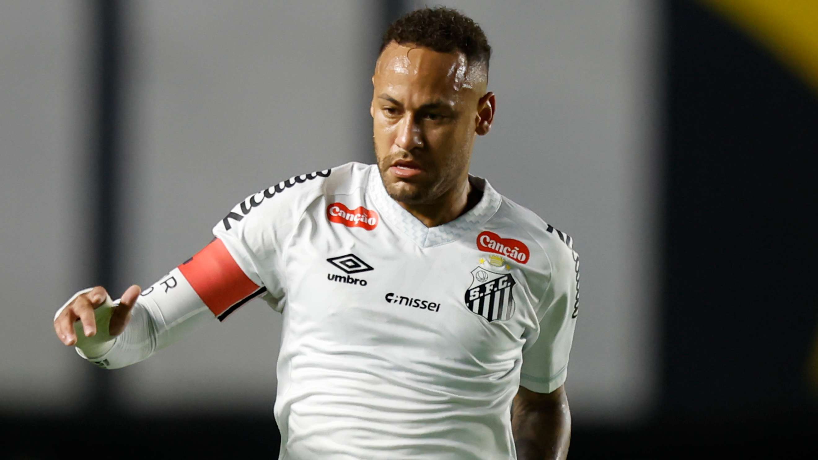 Santos v Atletico Mineiro - Brasileirao 2025