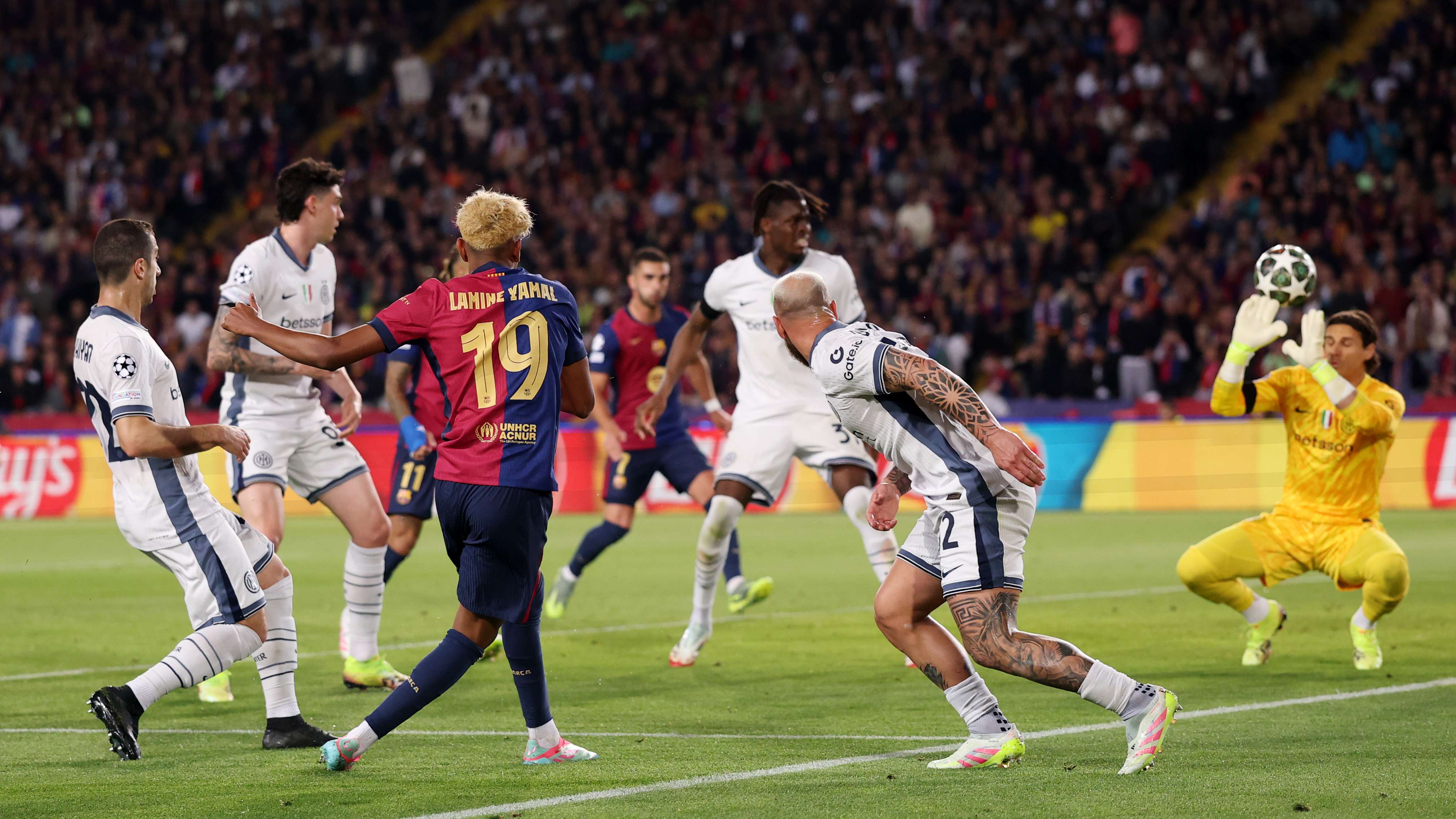 FC Barcelona v FC Internazionale Milano - UEFA Champions League 2024/25 Semi Final First Leg