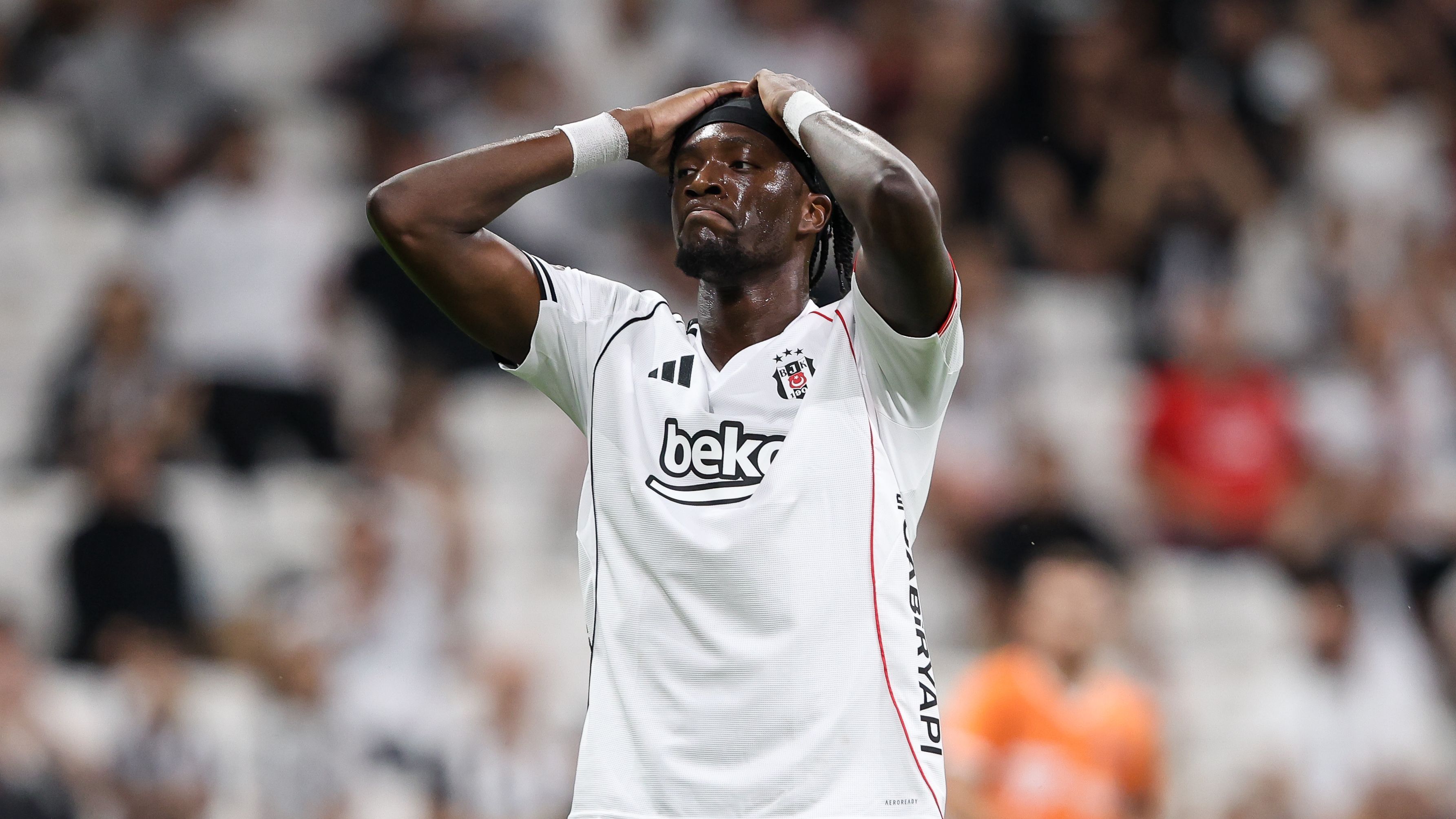 Gemiste penalty Tammy Abraham komt Besiktas heel duur te staan