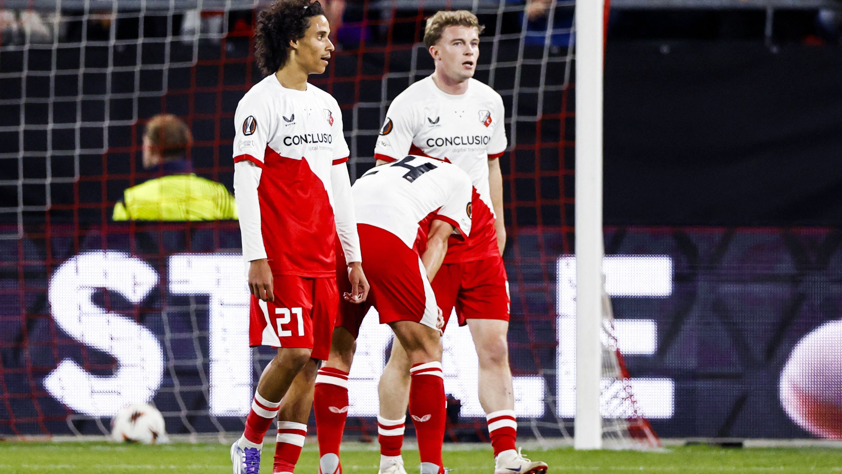 Bizarre transferperikelen bij FC Utrecht: club verkoopt drie linksbacks op 1 dag