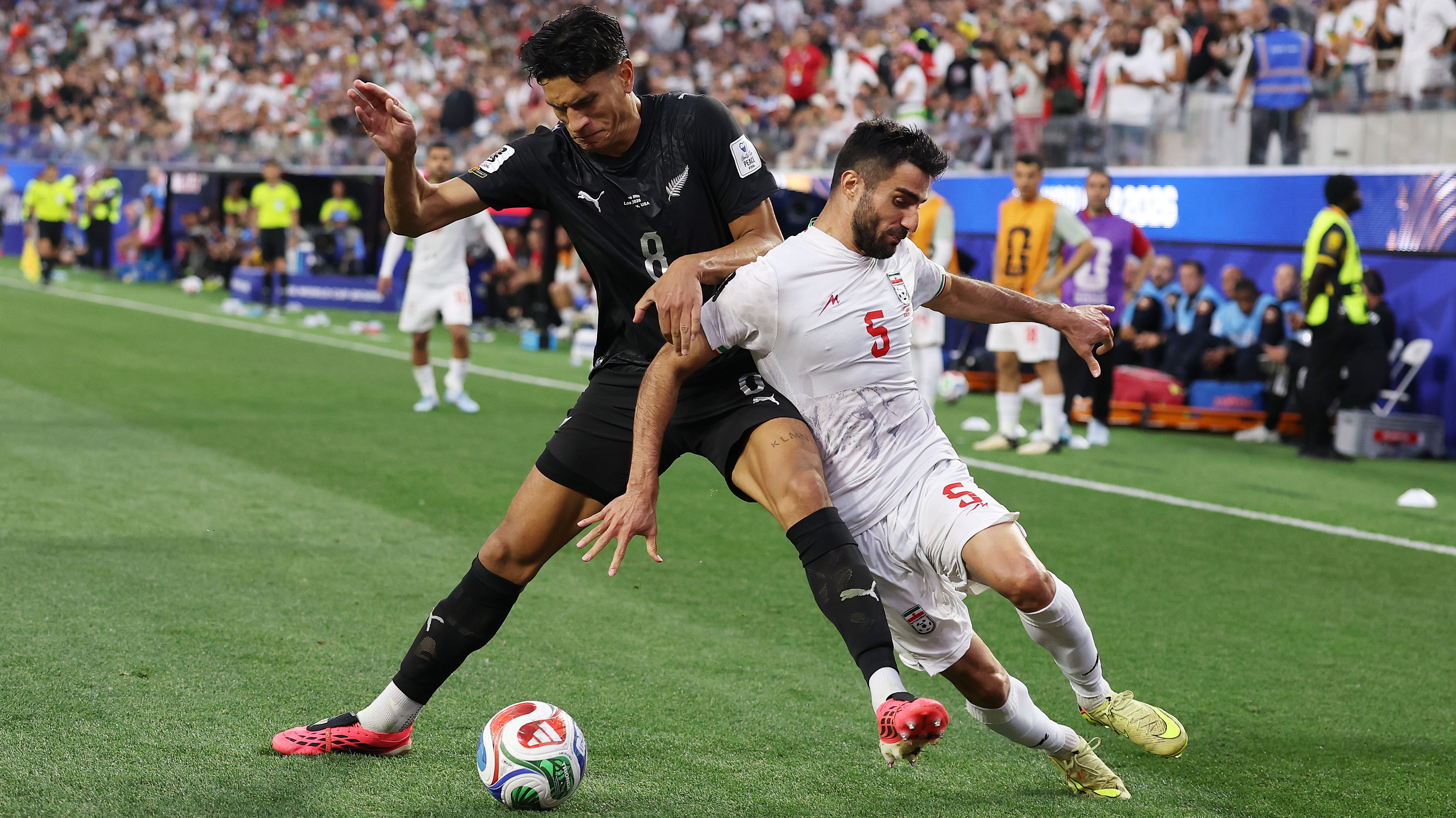 Iran en Nieuw-Zeeland pakken eerste WK-punt na heerlijk duel in Californië