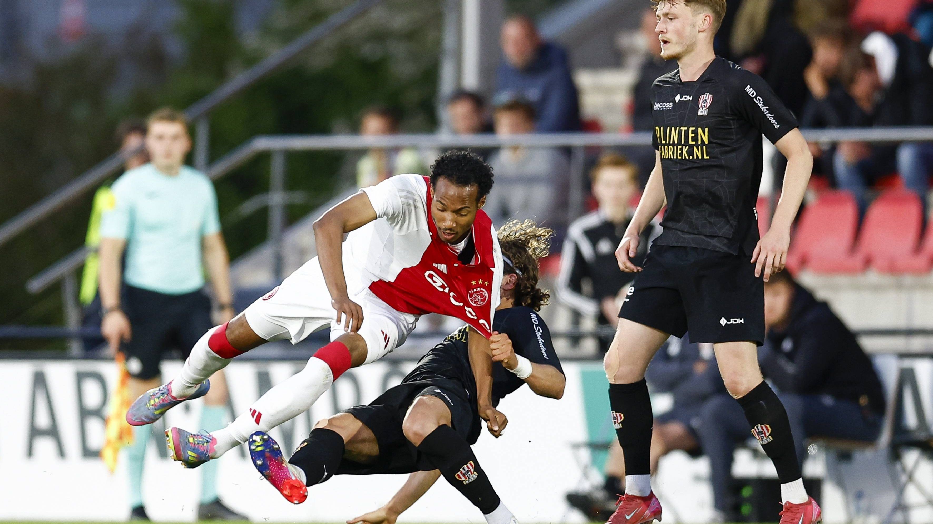 Ajax zwaait volgende speler uit na akkoord met FC Volendam