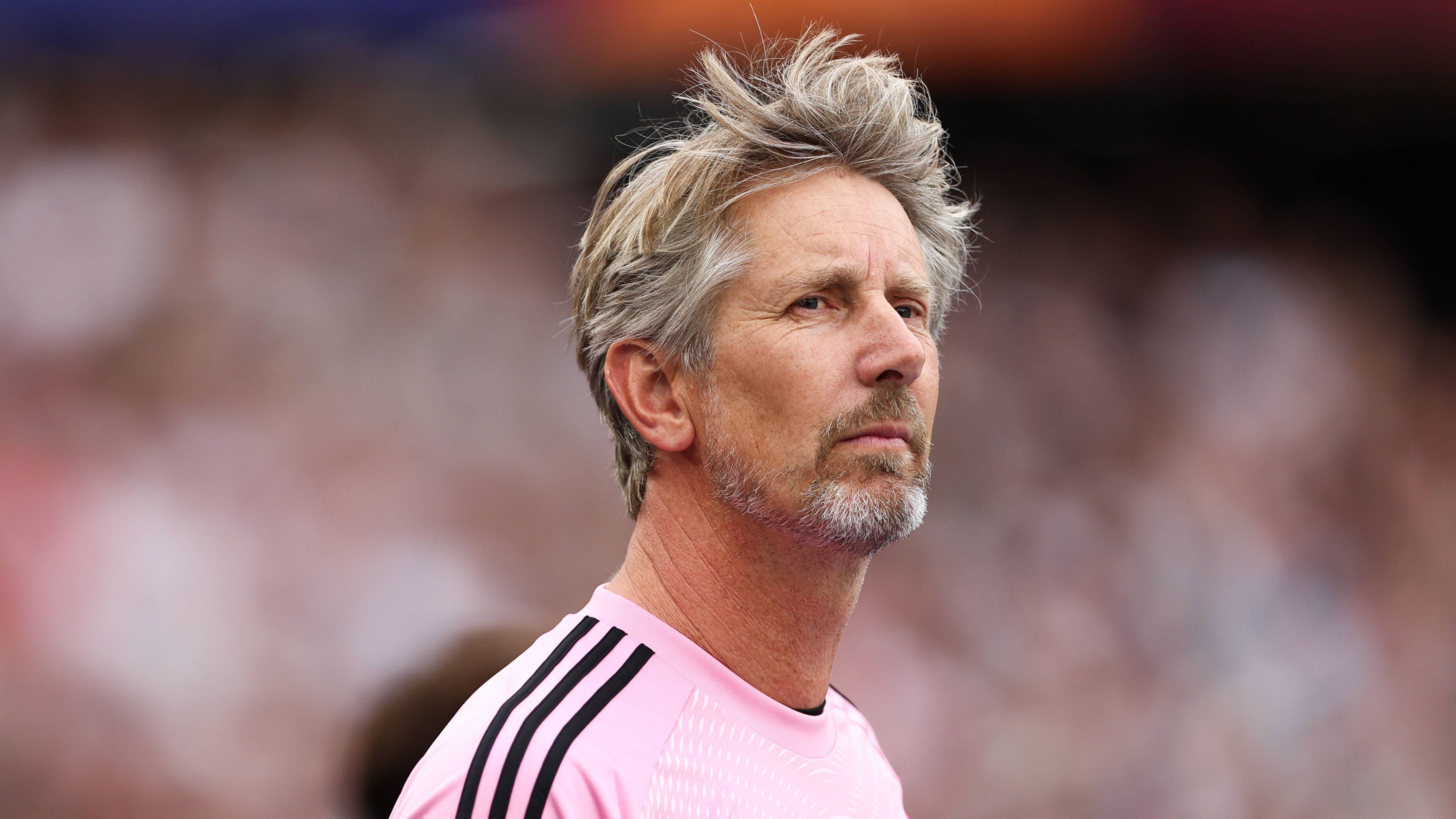 Edwin van der Sar plotseling weer onder de lat op training van Nederlandse club