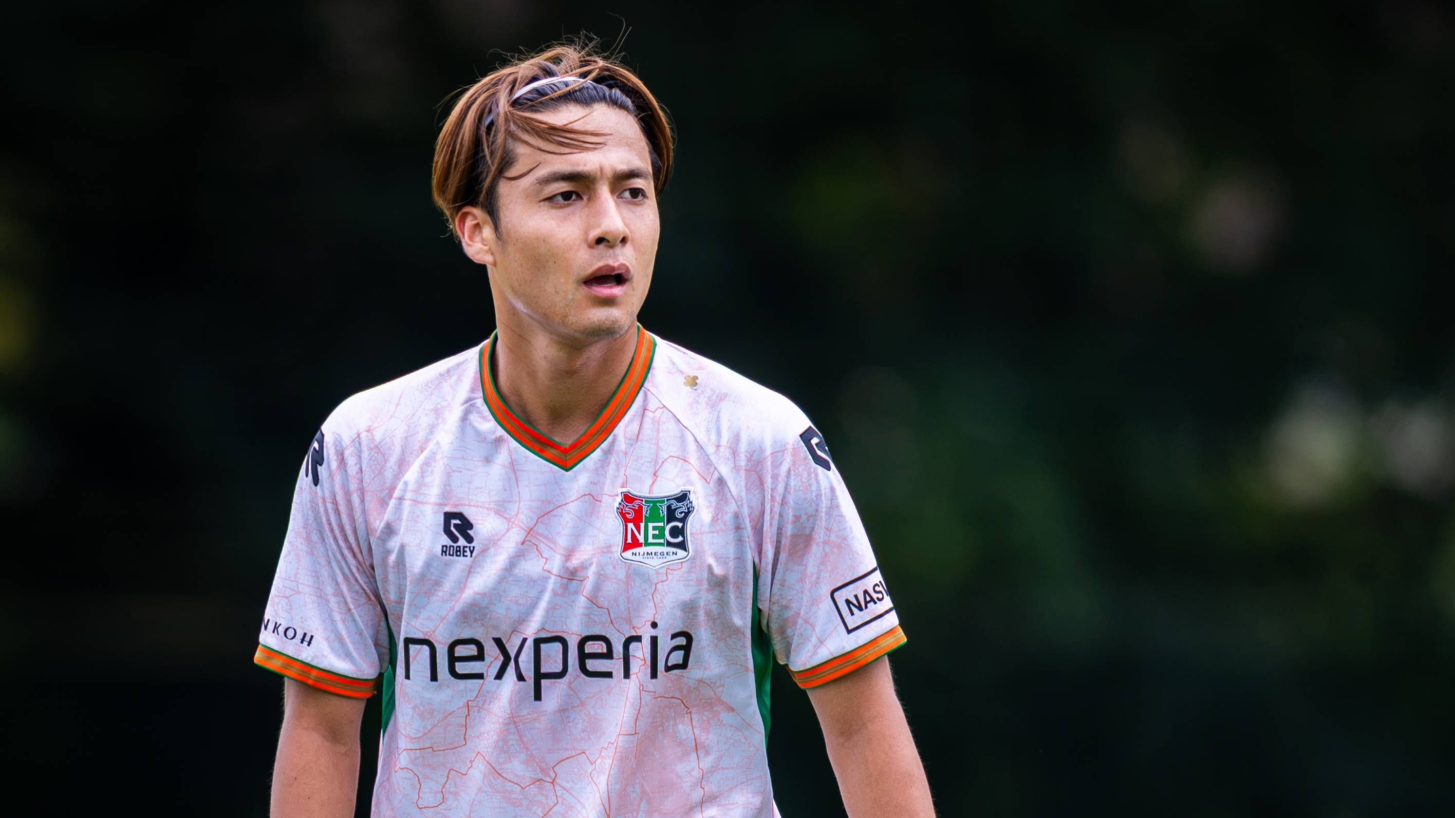 PSV Versterkt Middelveld met Kodai Sano van NEC