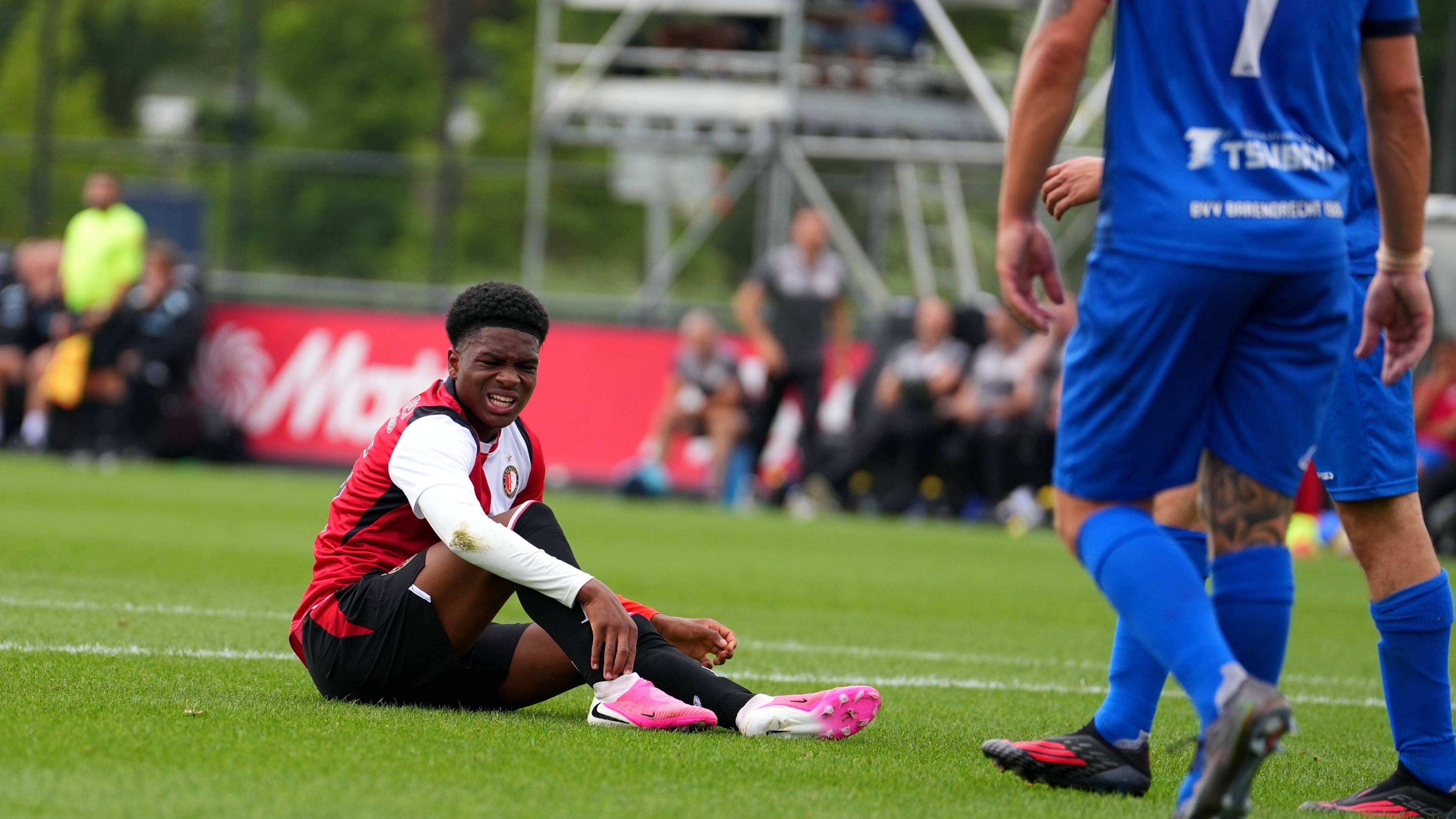 Jerayno Schaken's Toekomst bij Feyenoord Onzeker na Verwikkelingen