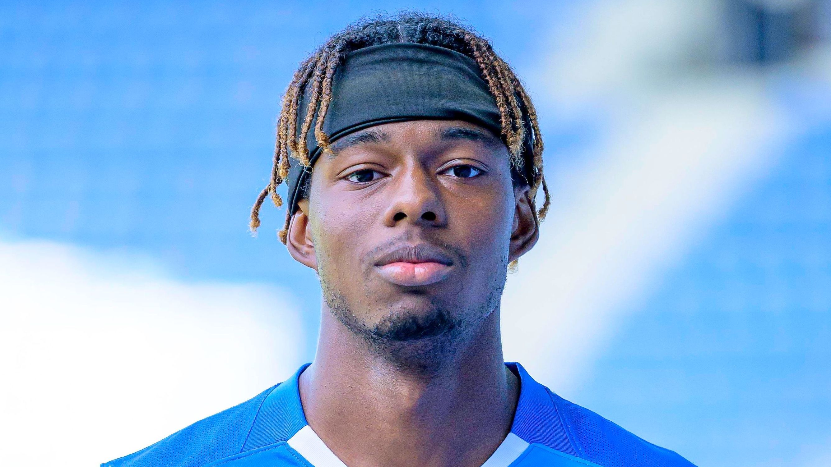 Ajax Overweegt Transfer van Noah Adedeji-Sternberg als Alternatief voor Noa Lang