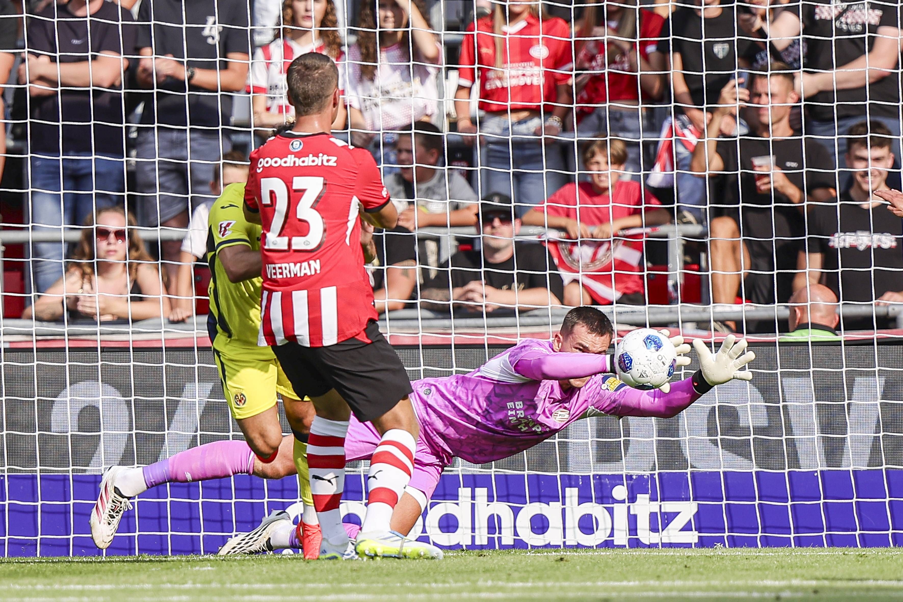 PSV Lijdt Pijnlijk Verlies in Oefenwedstrijd tegen Villarreal