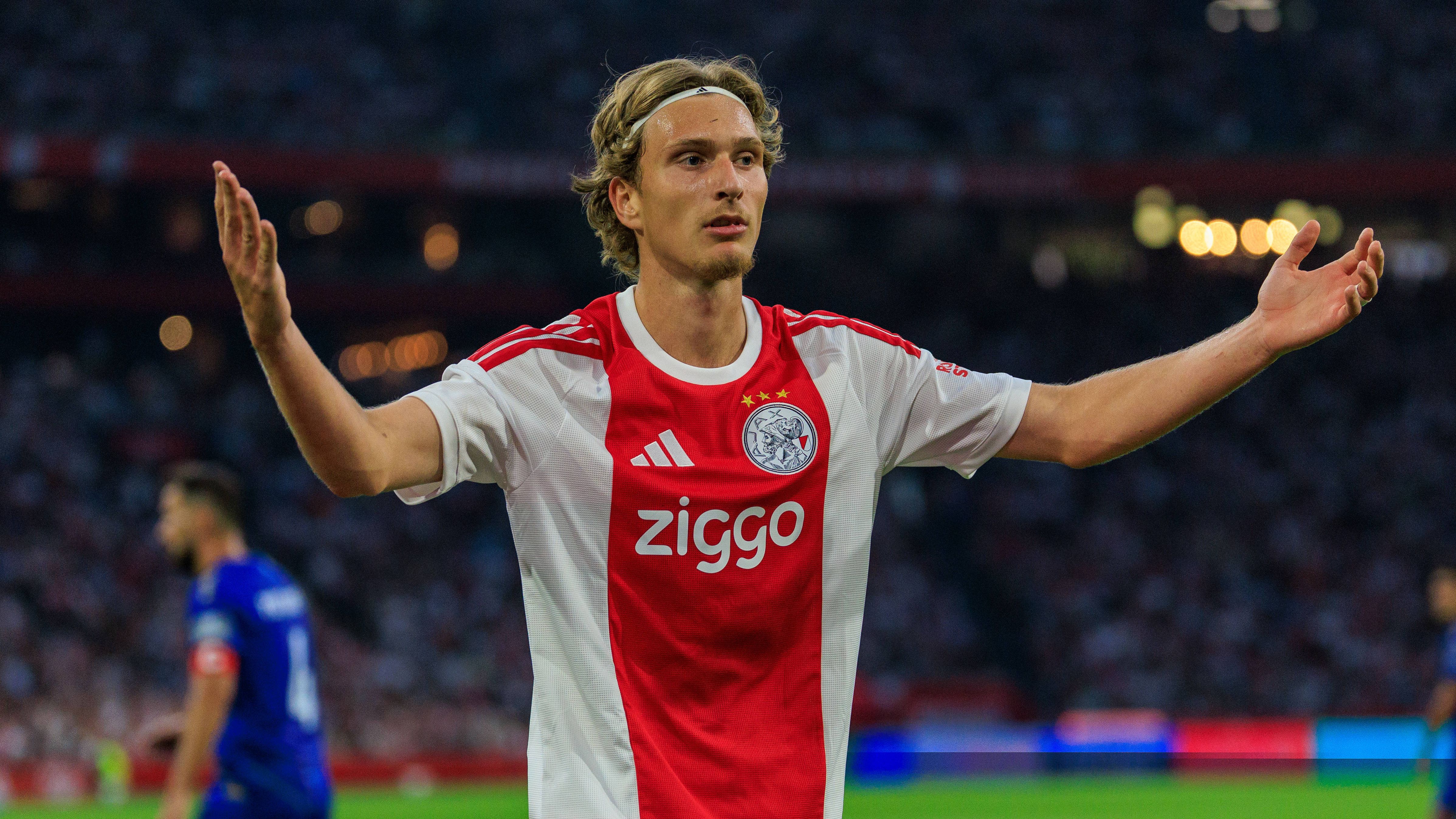 Mika Godts: PSG Overweegt Transfer van Ajax-talent