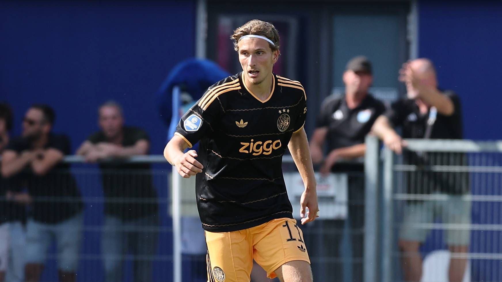 Photo: voetbalzone.nl Rafael van der Vaart Slams Ajax Over "Complete Nonsense" Surrounding Mika Godts' Injury and PSG Transfer Links