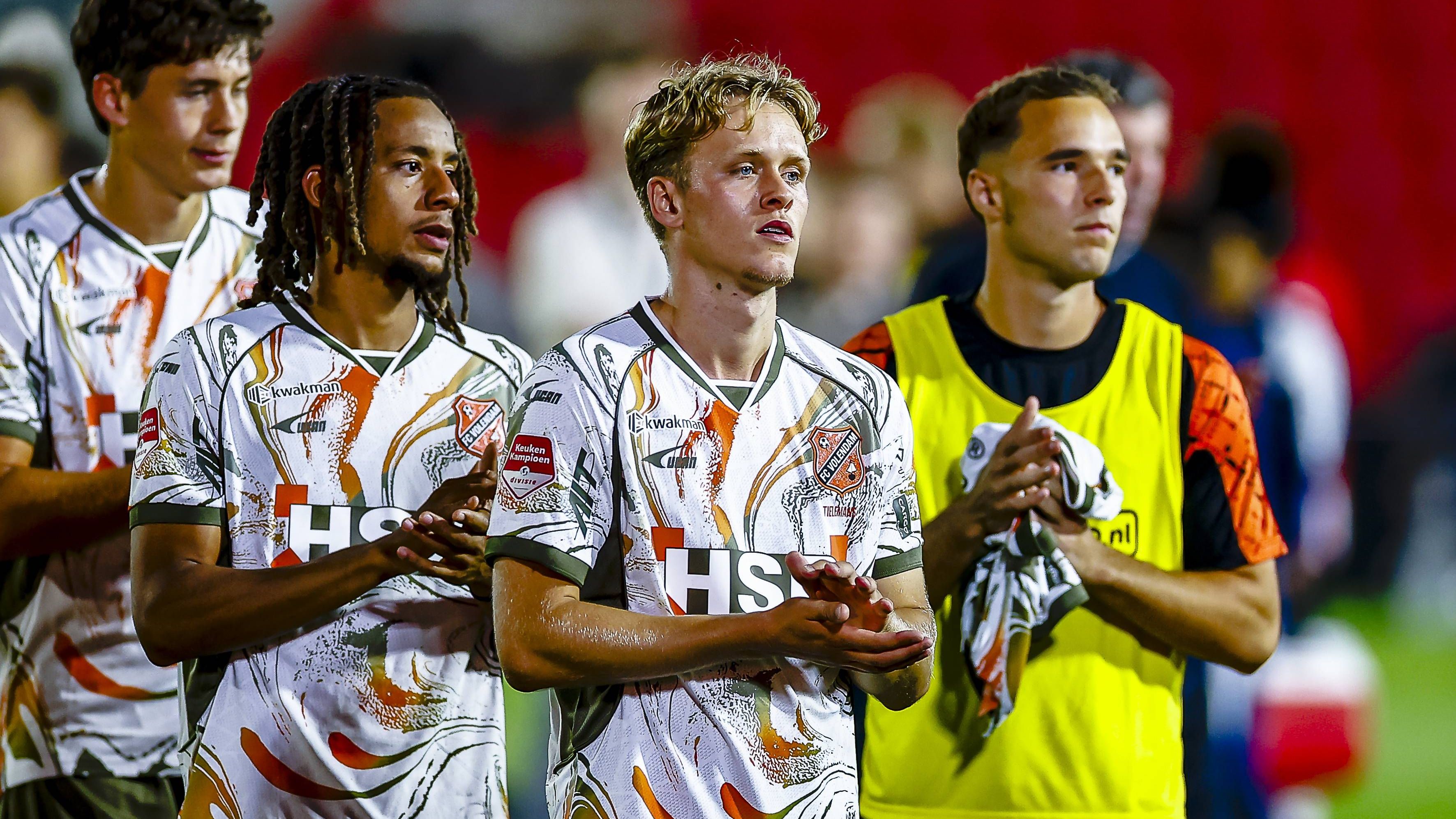 FC Volendam en Erwin van de Looi beginnen met nederlaag bij Jong PSV; FC Eindhoven nipt langs Jong A