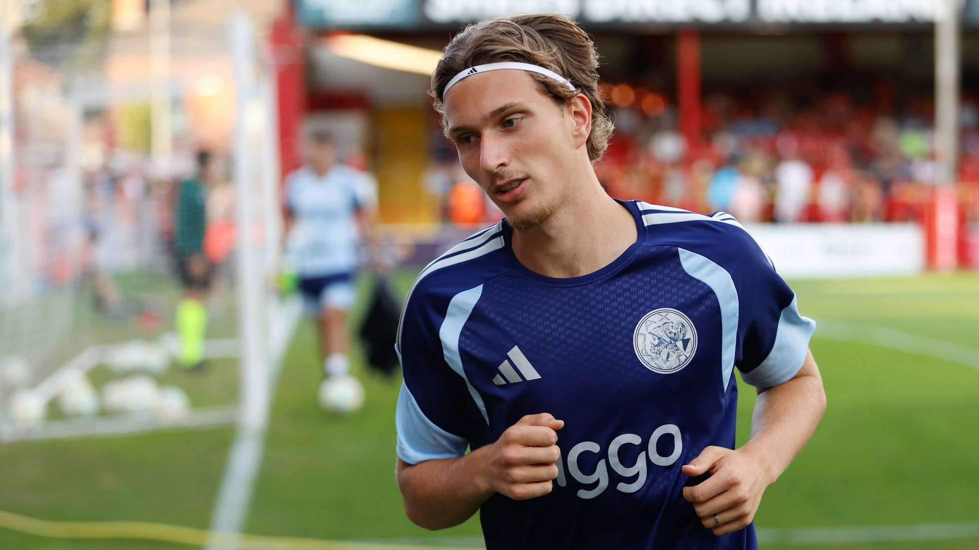 Mika Godts Maakte In 2025 Heel Bewuste Keuze Bij Ajax Voetbalzone mika-godts-maakte-in-2025-heel-bewuste-keuze-bij-ajax-voetbalzone