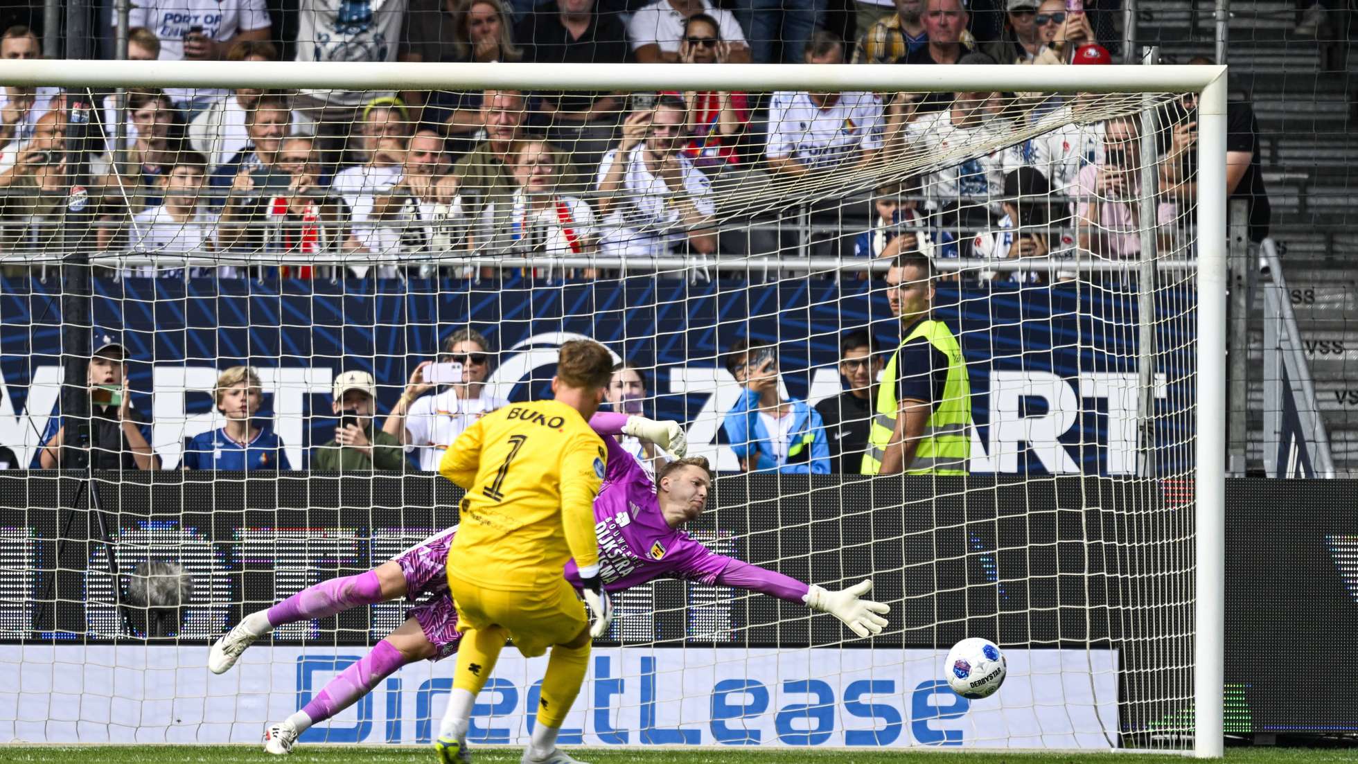 Bcn Rake Ronald Koeman jr. schiet Telstar met twee (!) goals naar knotsgek ...