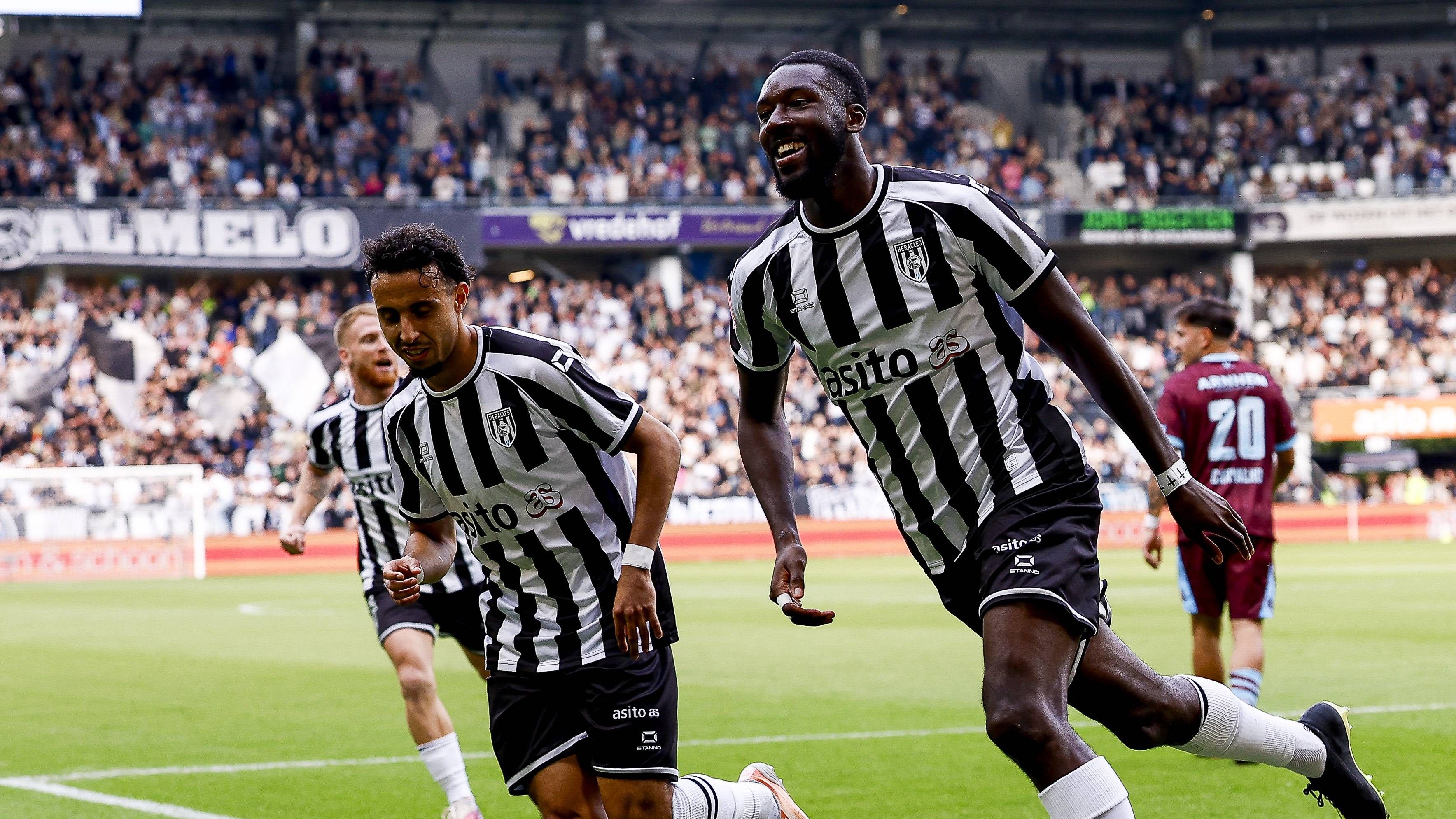 Heracles neemt dankzij doelpunt 11 van N'djoli afstand in KKD; NAC vindt aansluiting