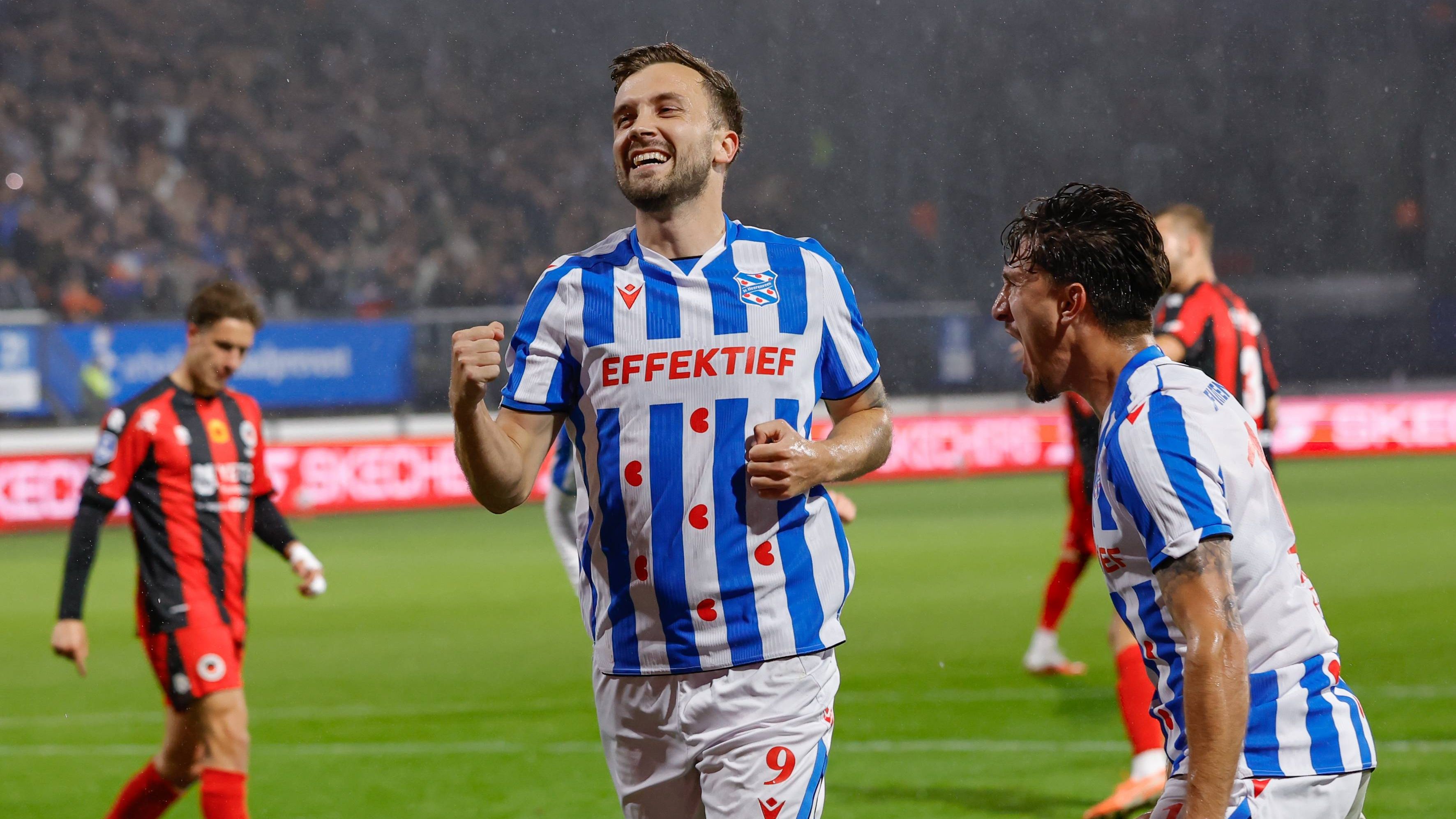 SC Heerenveen maakt jubileumgoal, boekt overtuigende zege en klimt naar linkerrijtje