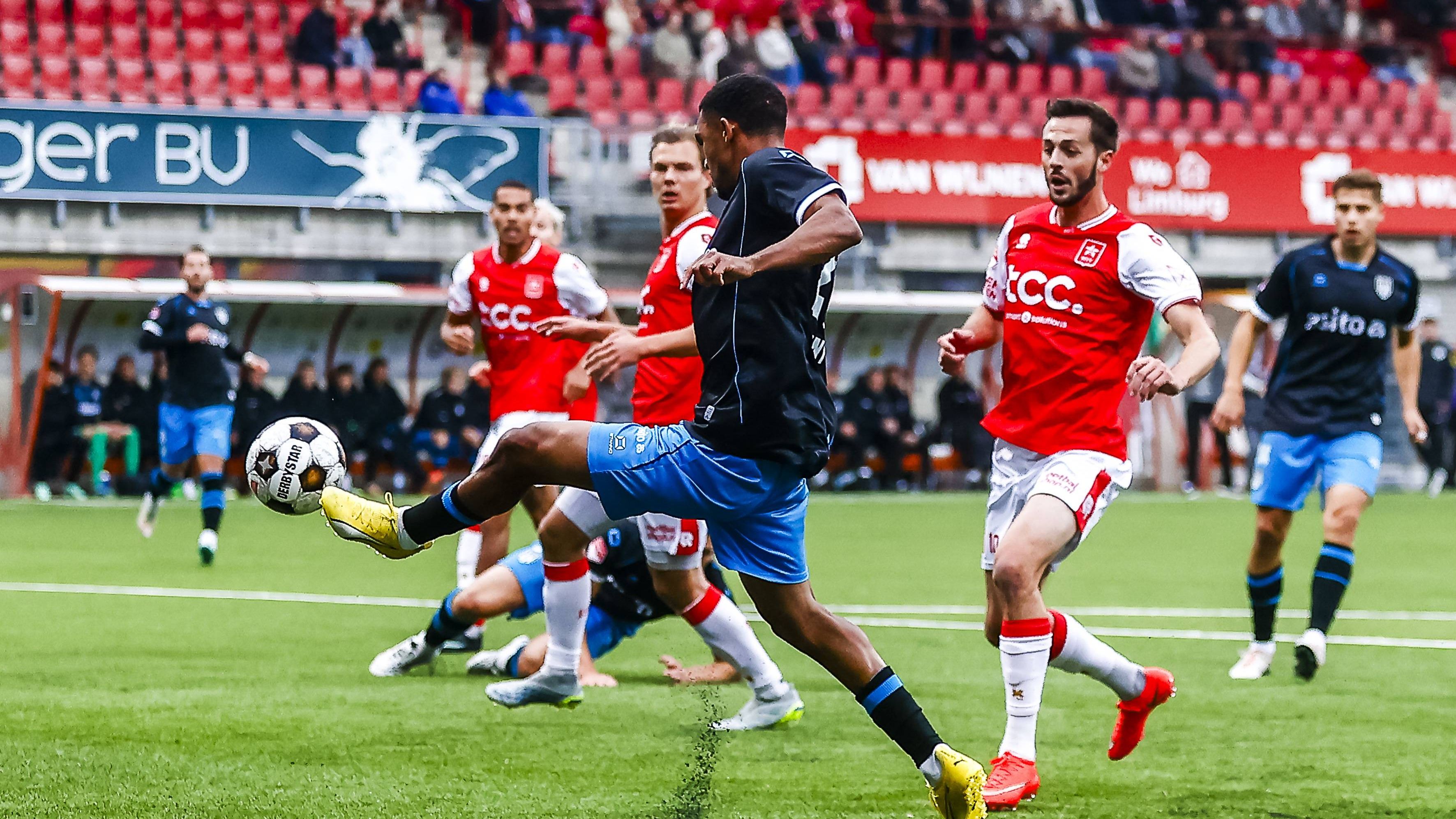 Heracles Almelo verstevigt koppositie met probleemloze zege: weer twee doelpunten voor Jean-Paul N’d