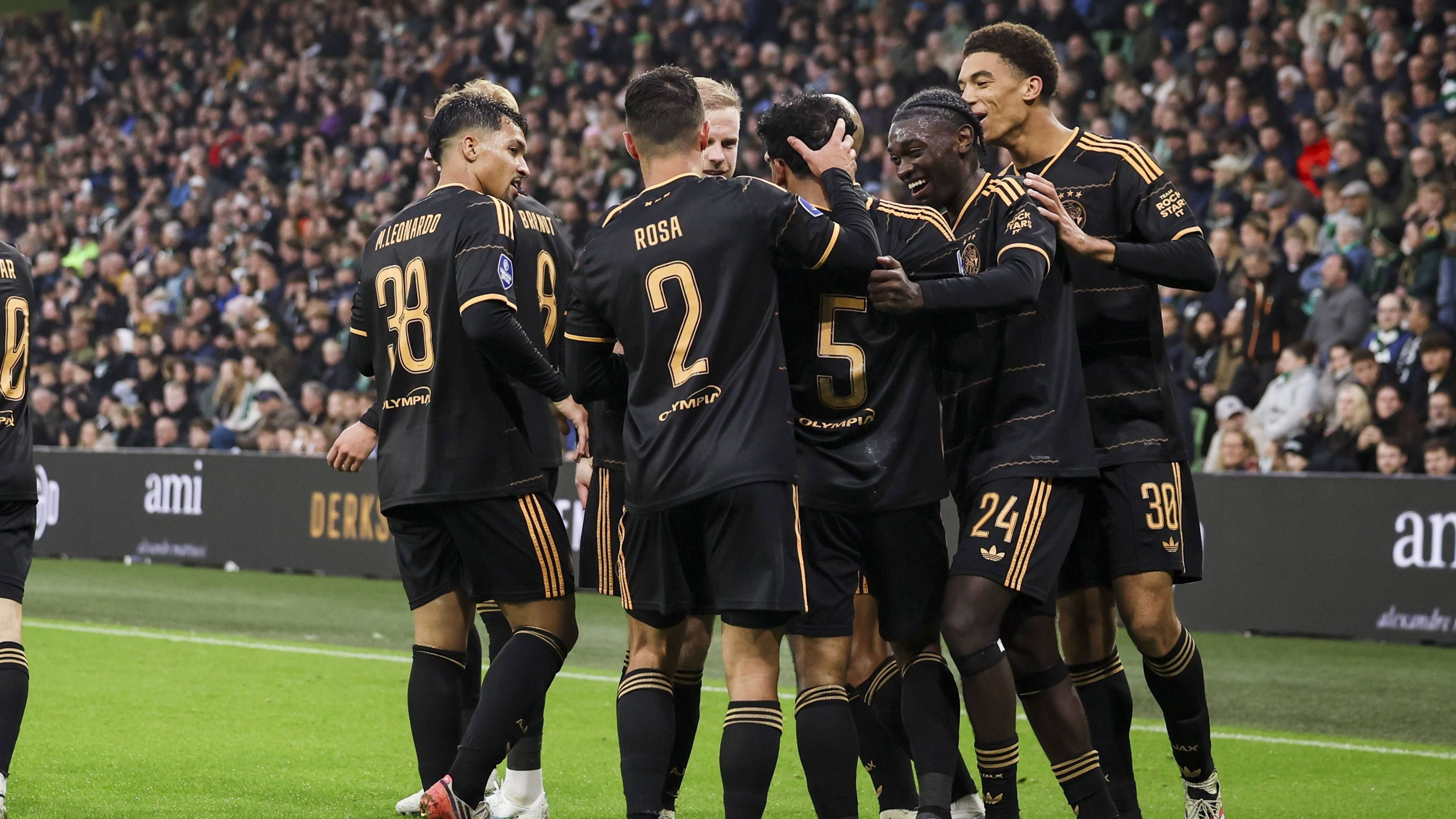 ‘Weergaloze’ Ajacied oogst lof: ‘Hij begint langzamerhand een beetje onmisbaar te worden bij Ajax’