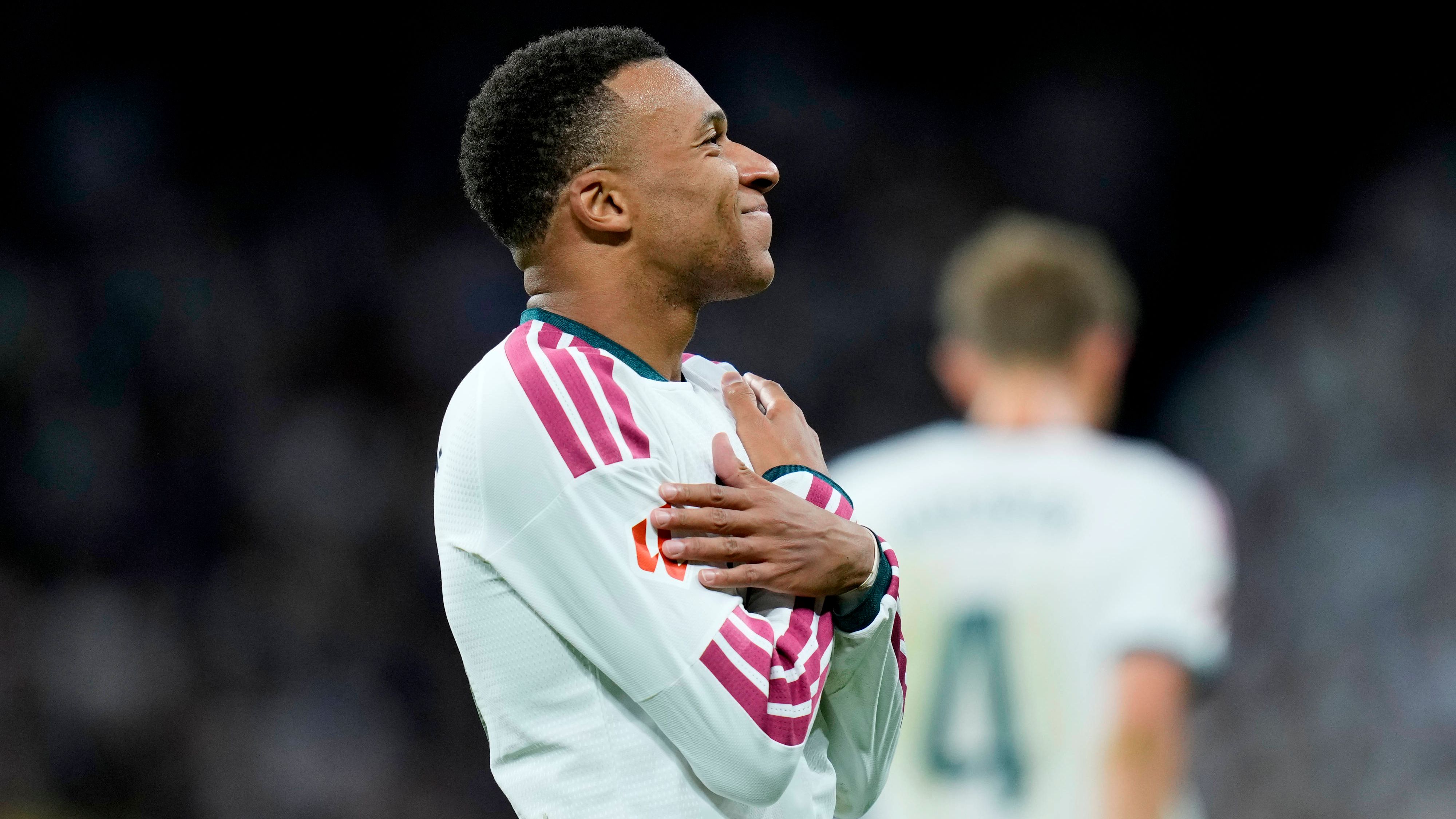 Kylian Mbappé en Arda Güler leiden Real Madrid met absolute wereldgoals langs Sevilla