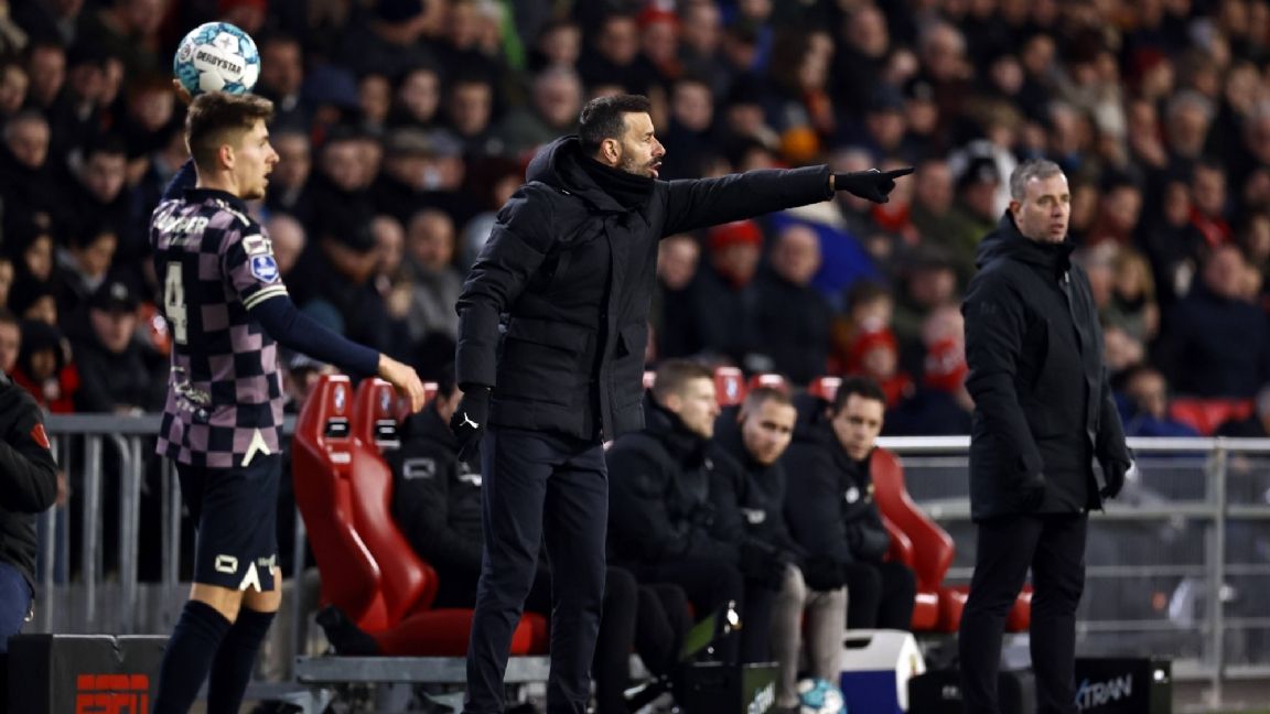 Ruud Van Nistelrooij En René Hake Zijn Aangekomen Bij Manchester United ...